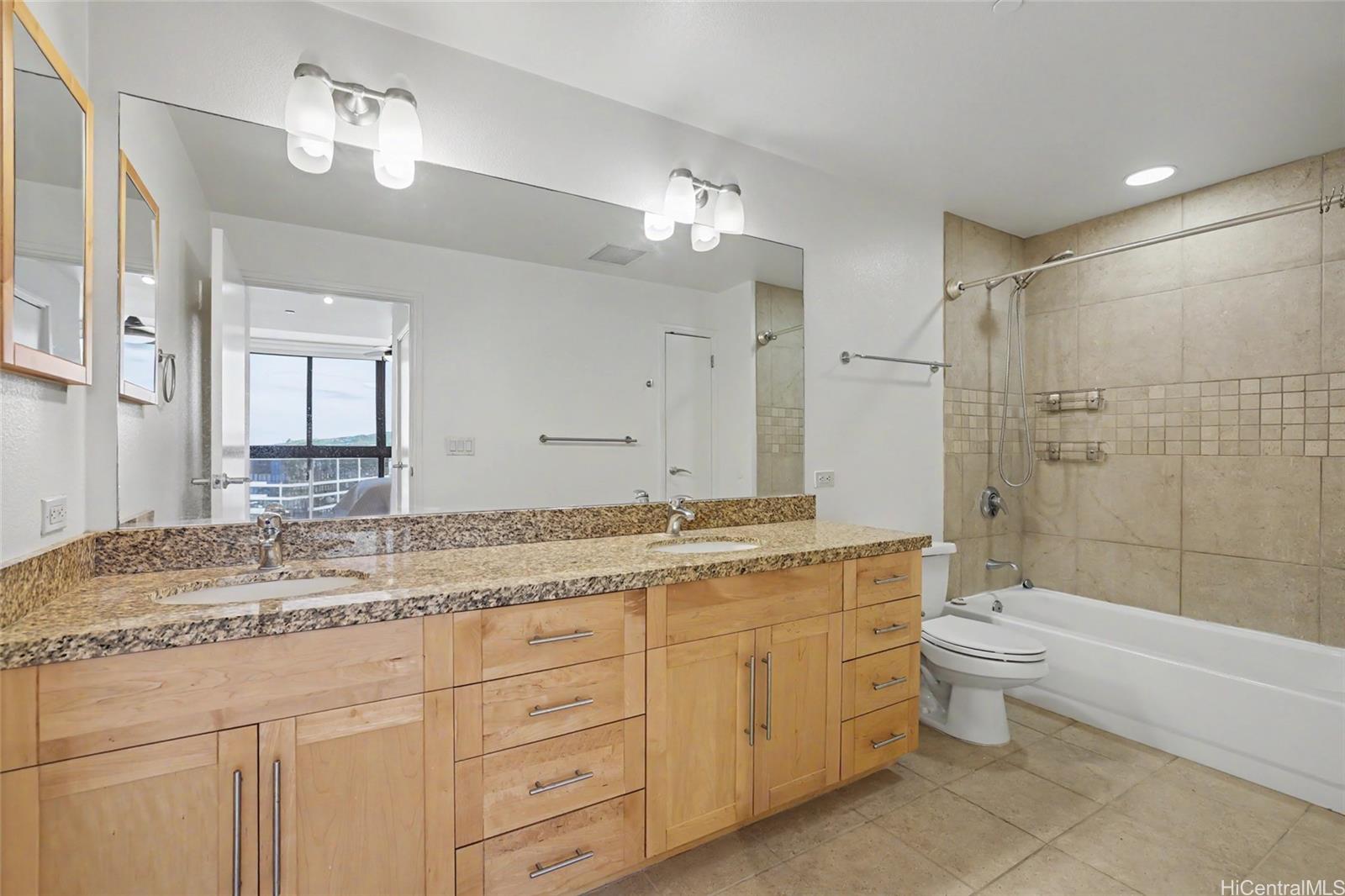600 Queen Street  Unit 4005