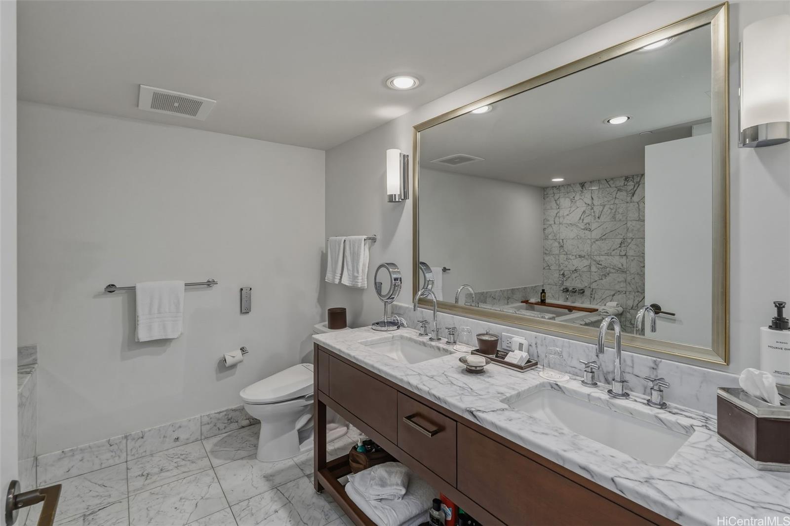 223 Saratoga Road  Unit 1008