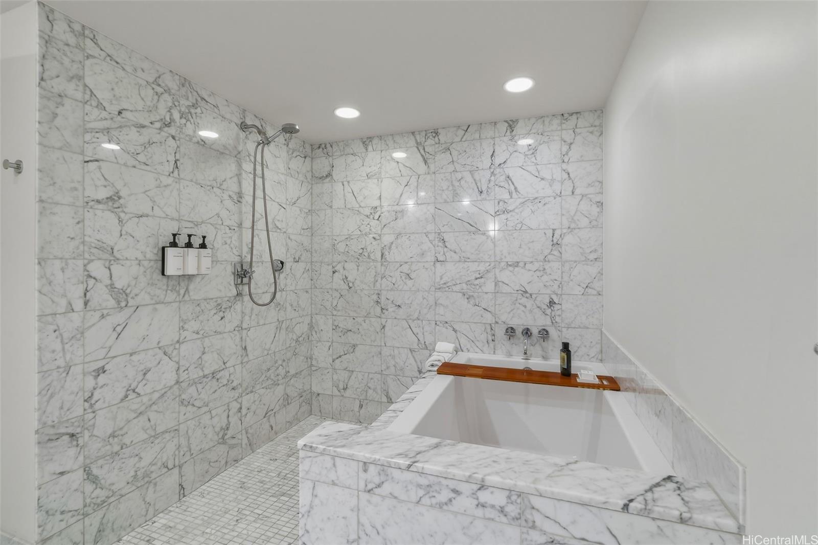 223 Saratoga Road  Unit 1008