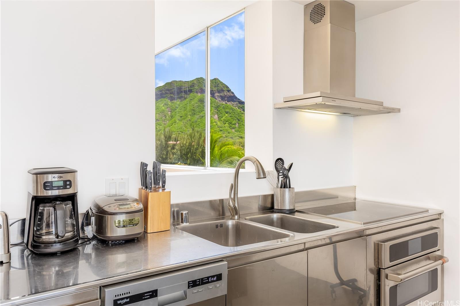 2895 Kalakaua Avenue  Unit 603/604