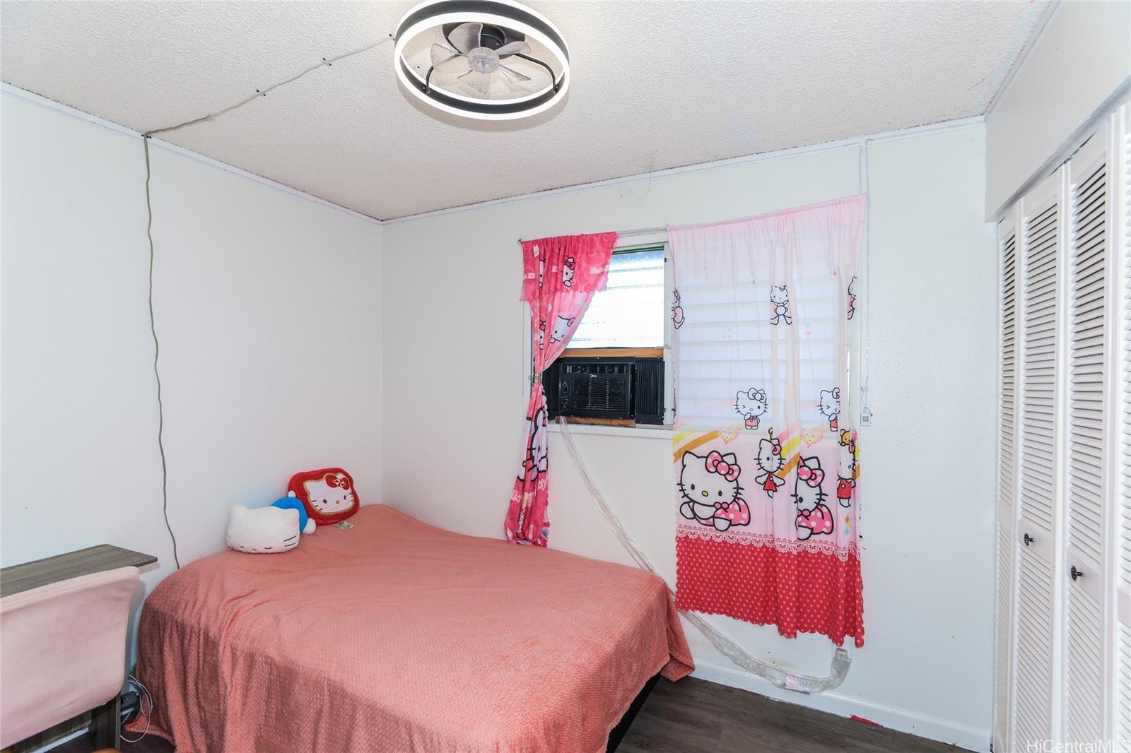 Photo 11 of 25