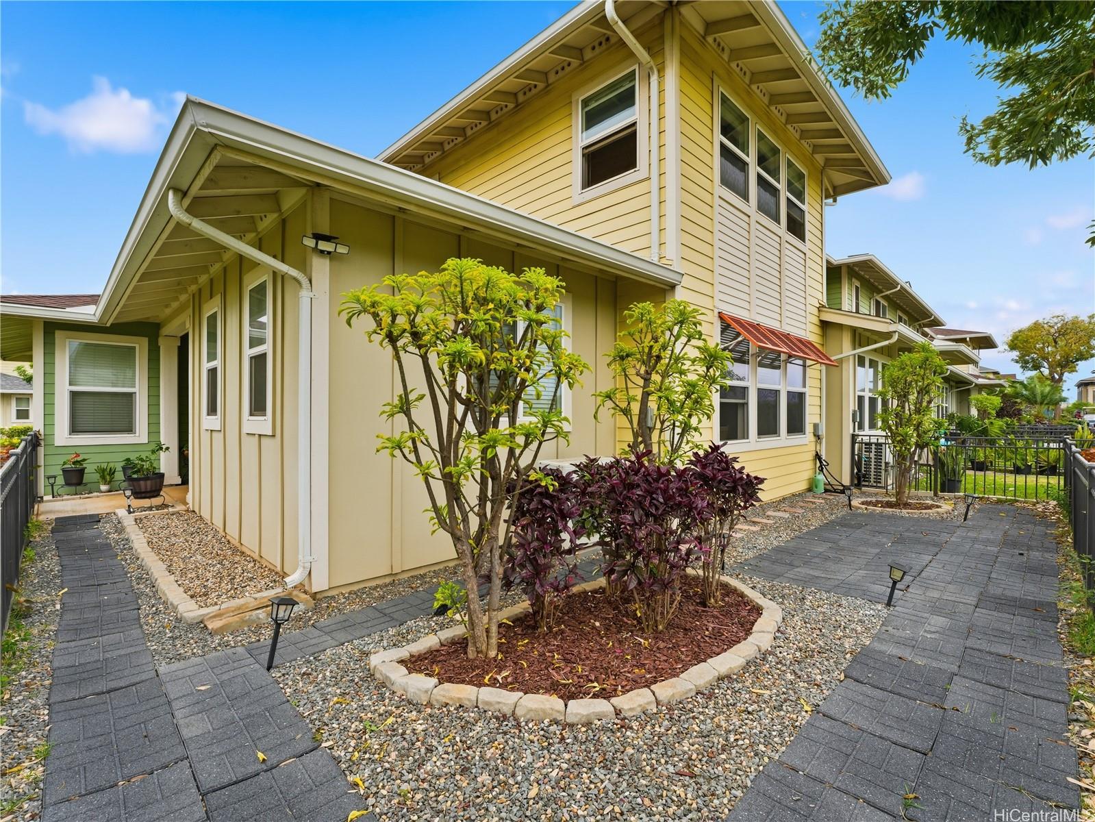 550 Kamaaha Avenue 201