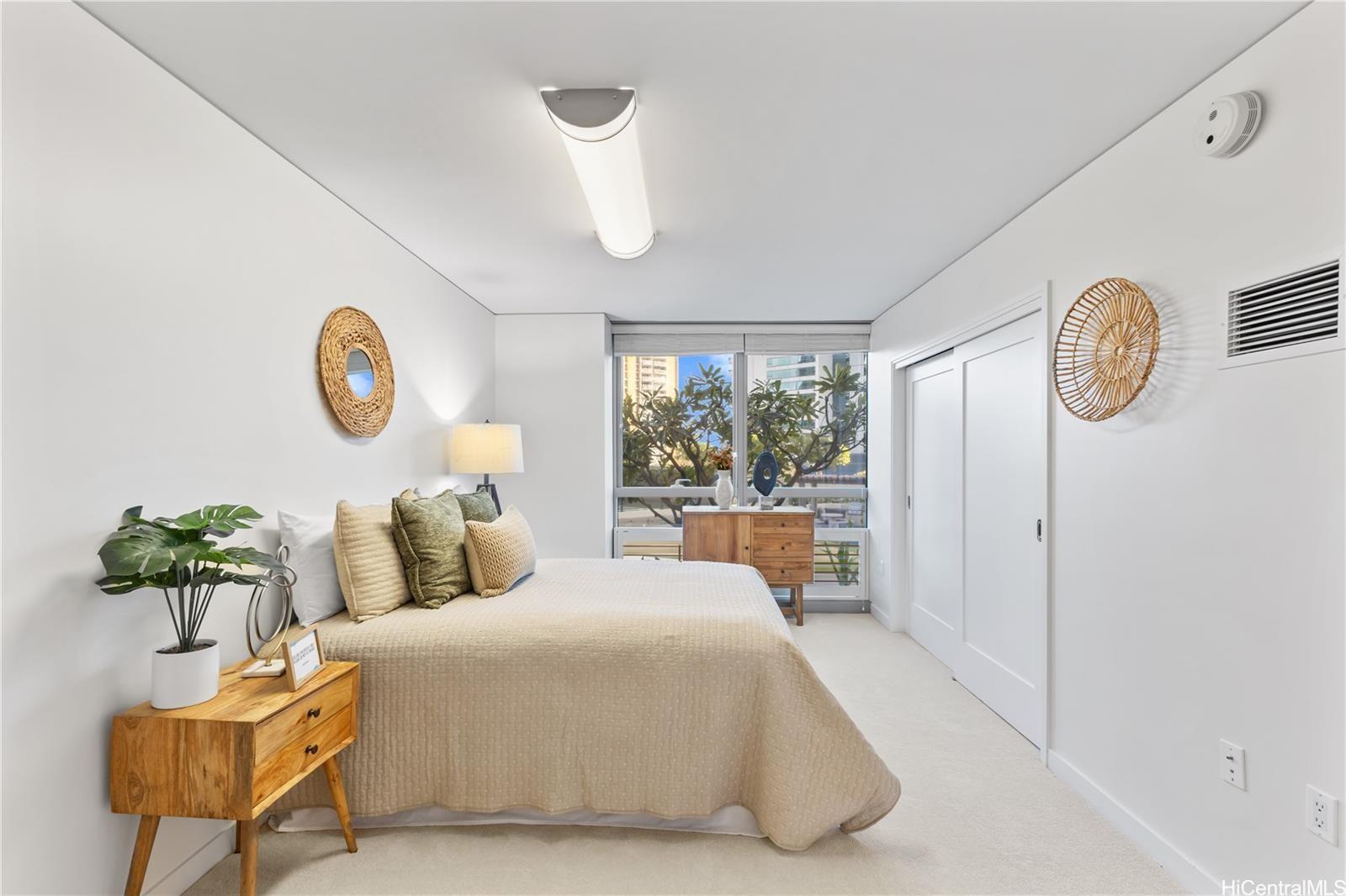 1177 Queen Street  Unit 708