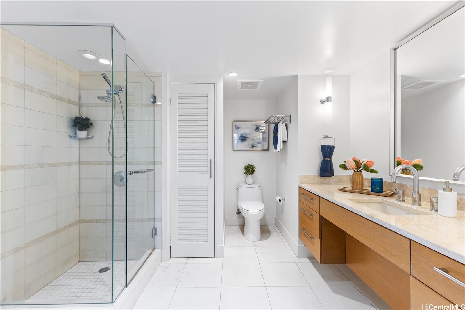1177 Queen Street  Unit 708
