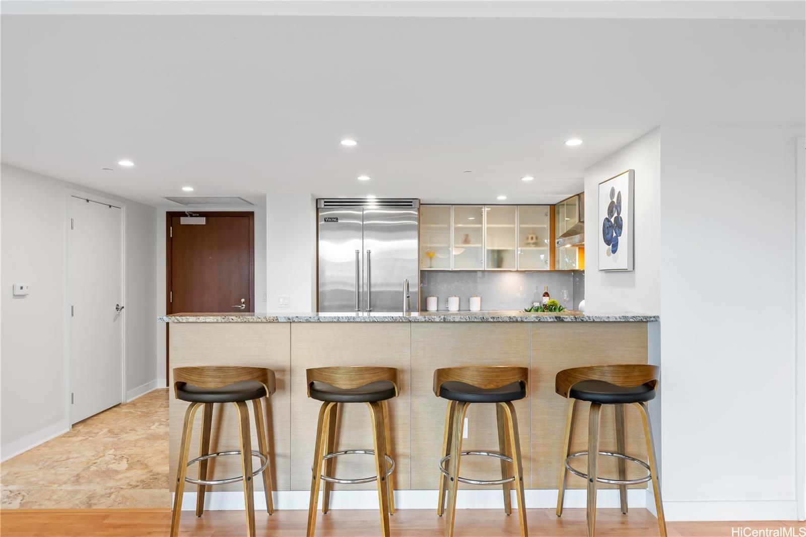 1177 Queen Street  Unit 708