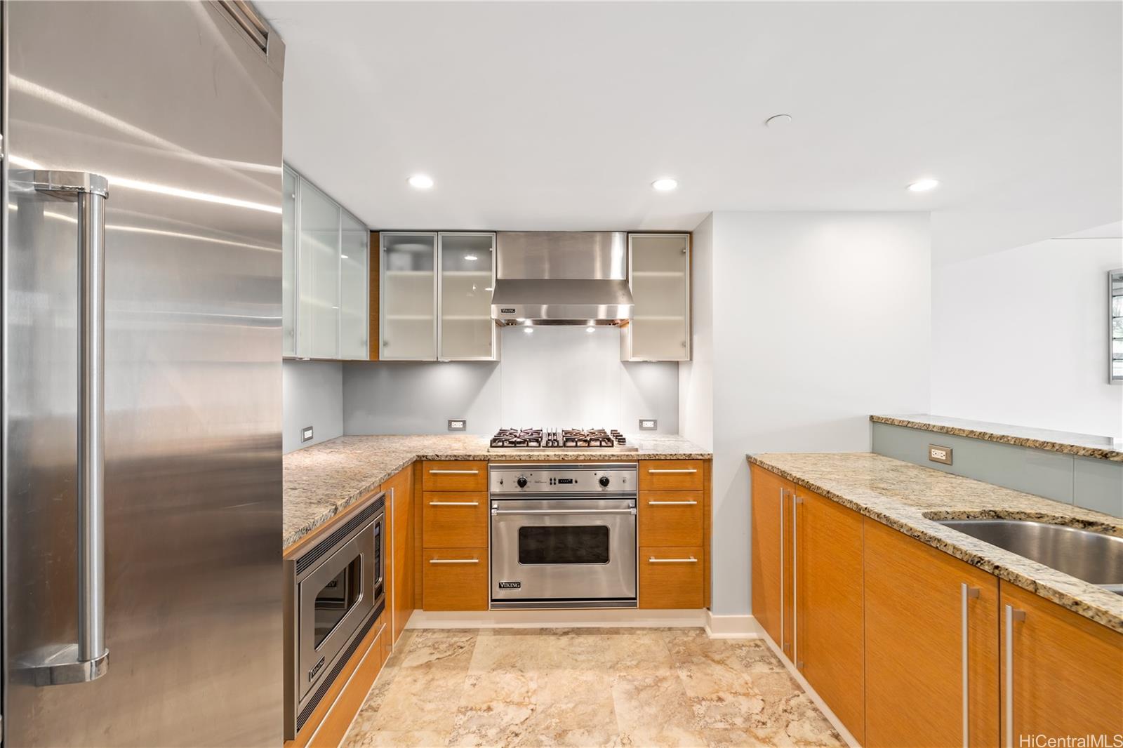 1177 Queen Street  Unit 708