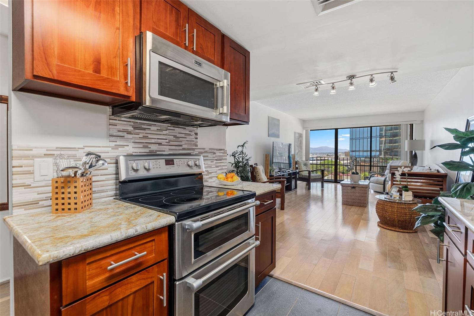 700 Richards Street  Unit 802