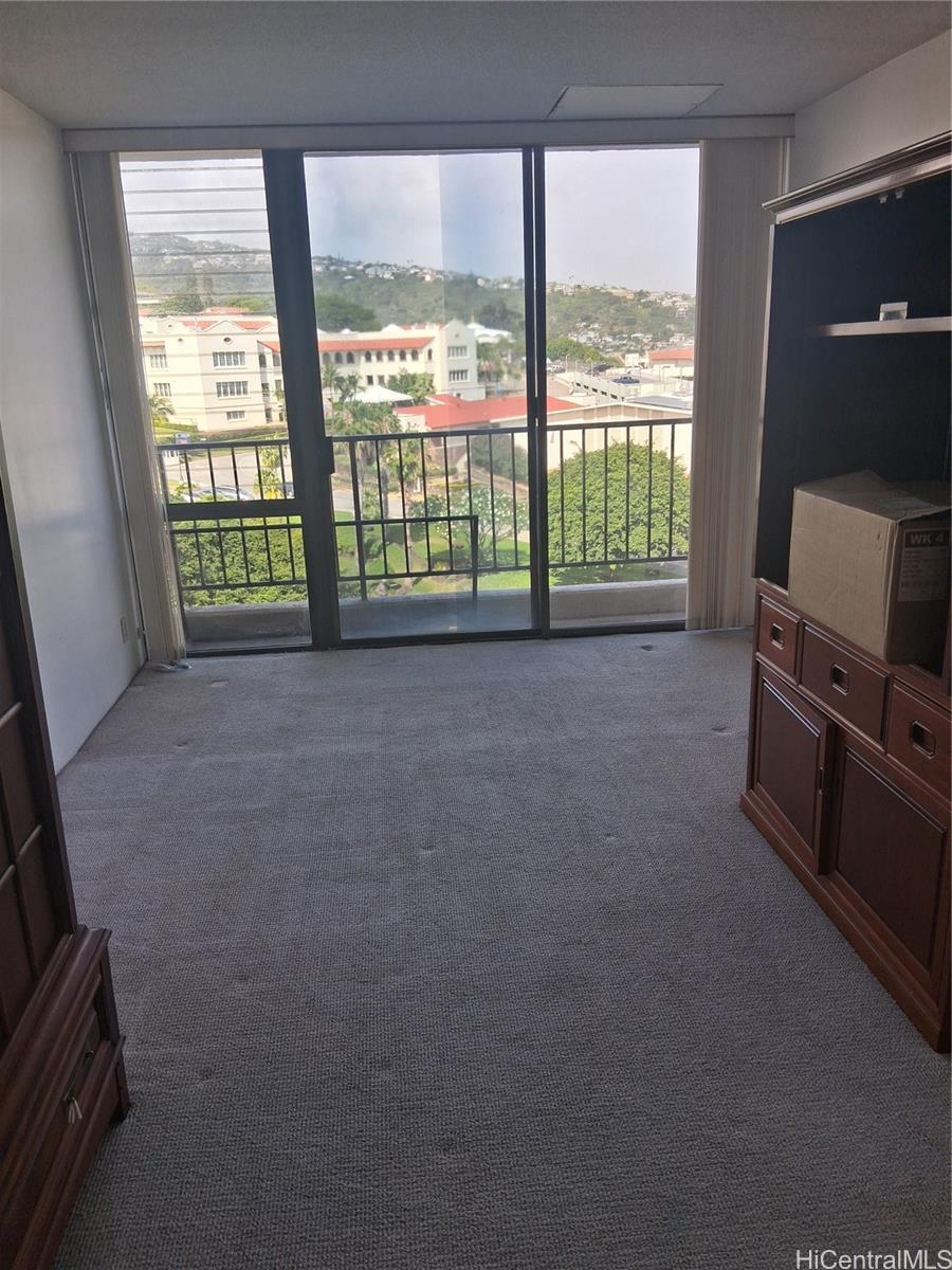 Photo 5 of 10