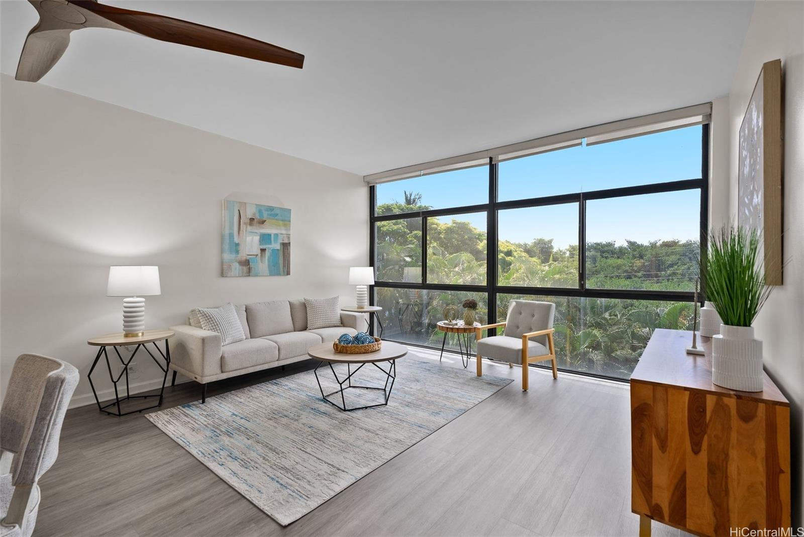 Photo 4 of 25