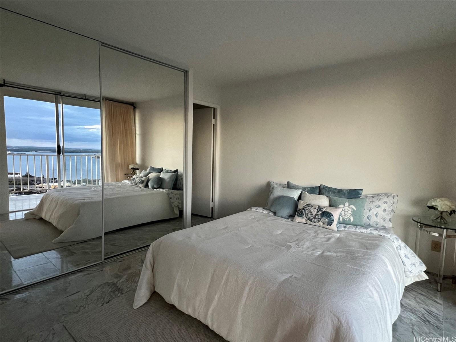 98-99 Uao Place 2810