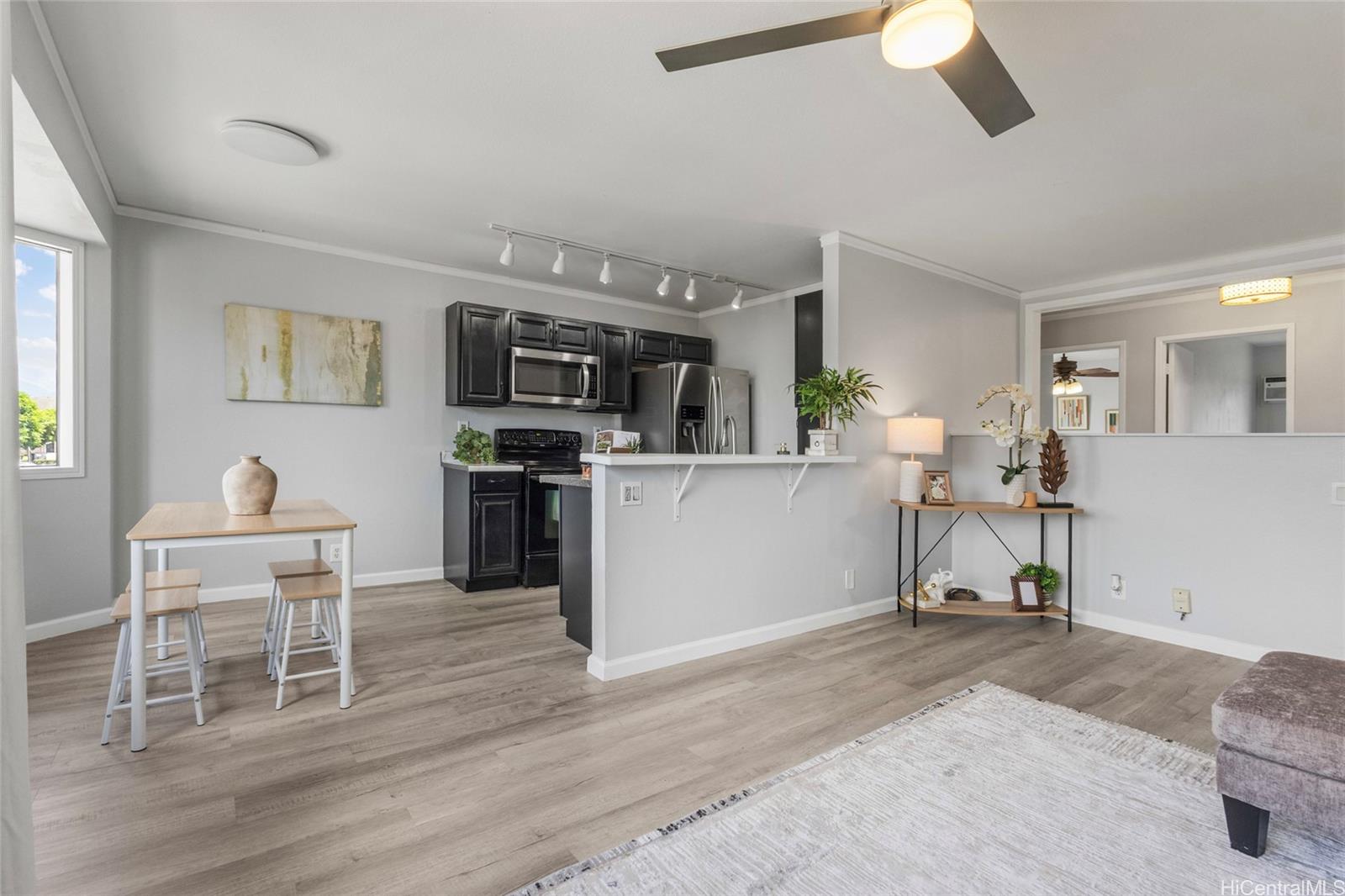 Photo 3 of 21