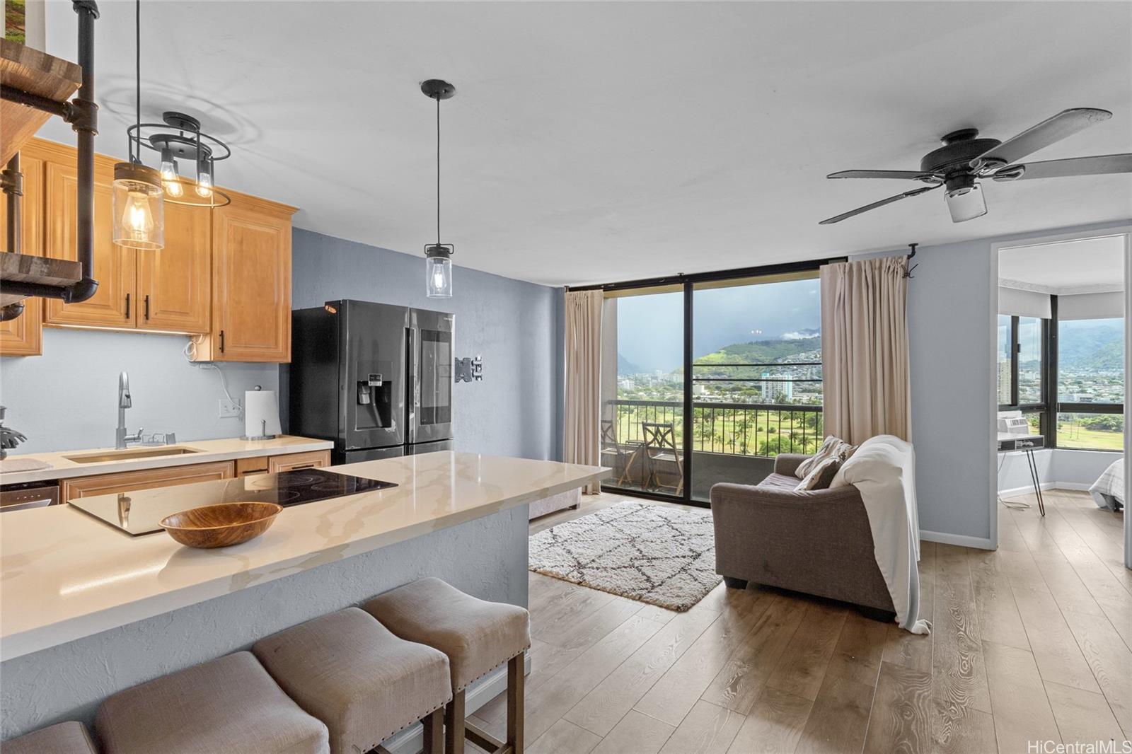 320 Liliuokalani Avenue 1605