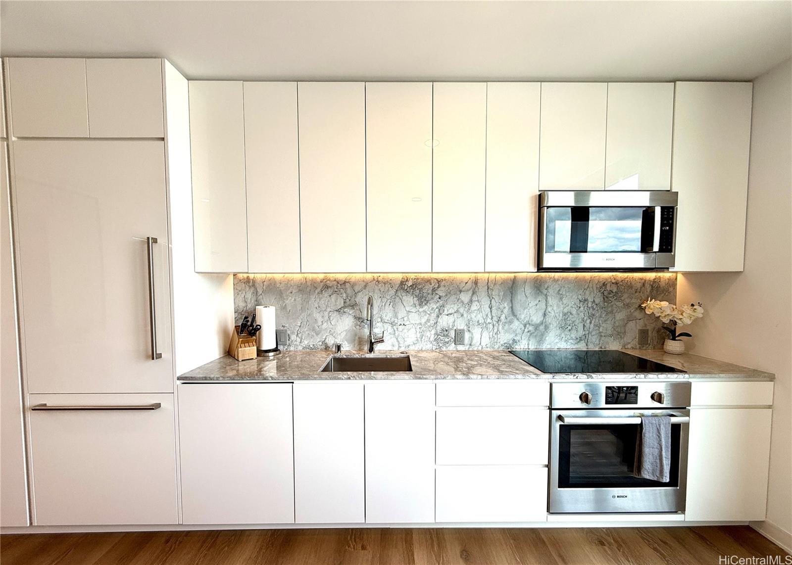 987 Queen Street  Unit 4103