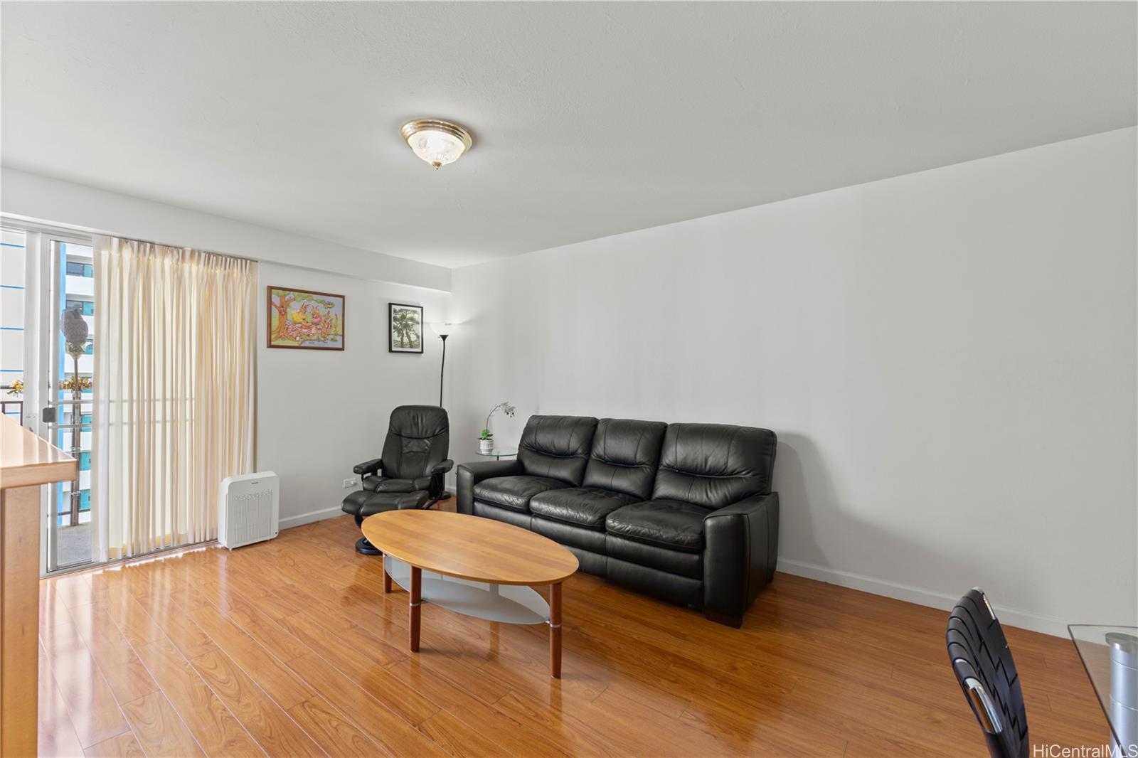 Photo 7 of 25