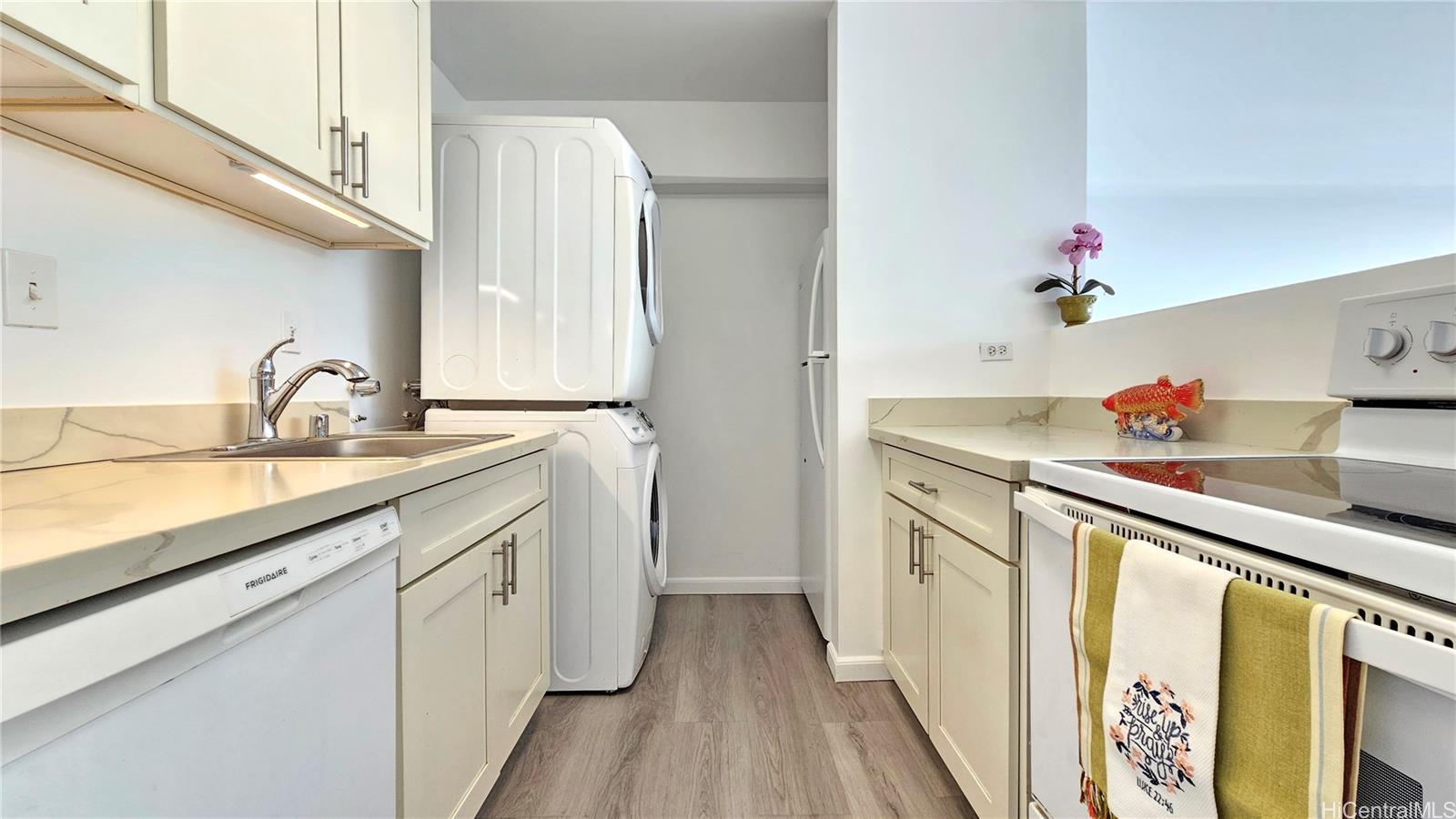 2333 Kapiolani Boulevard  Unit 2102