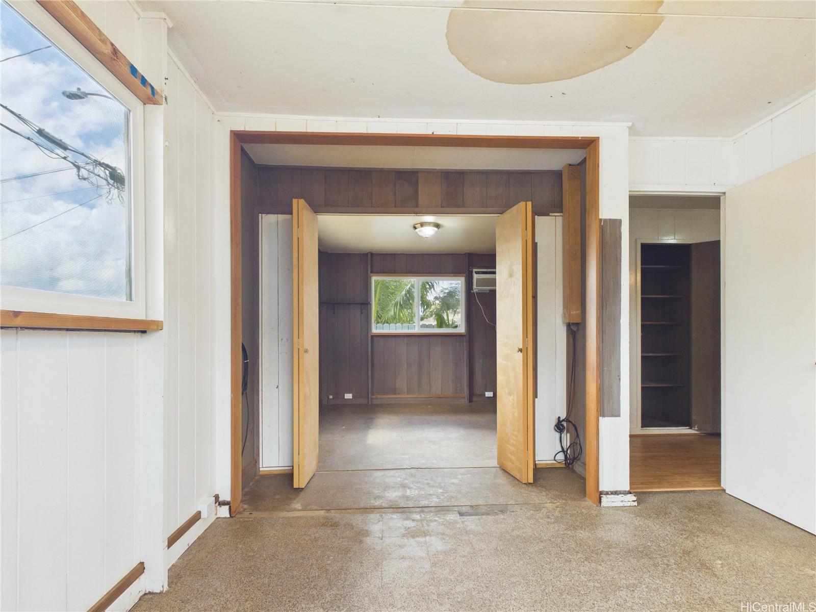 Photo 18 of 25