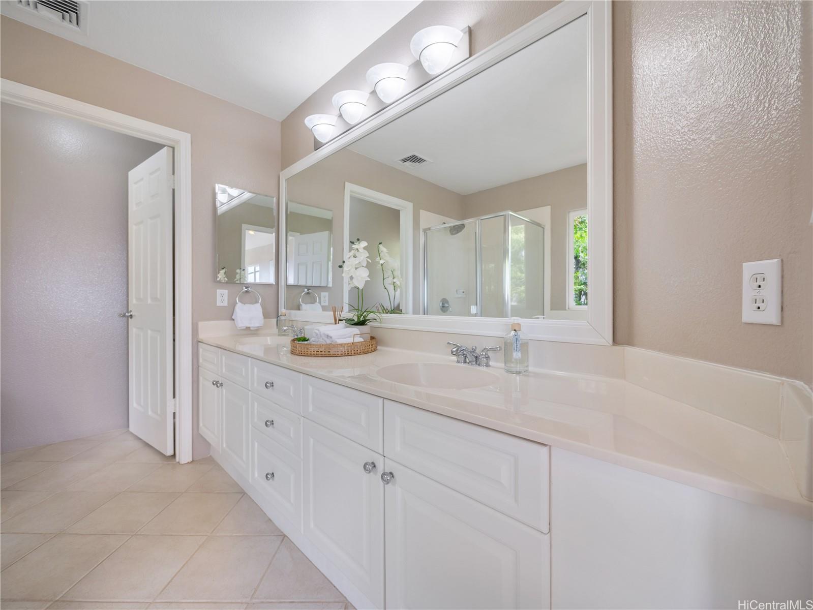 Photo 16 of 25