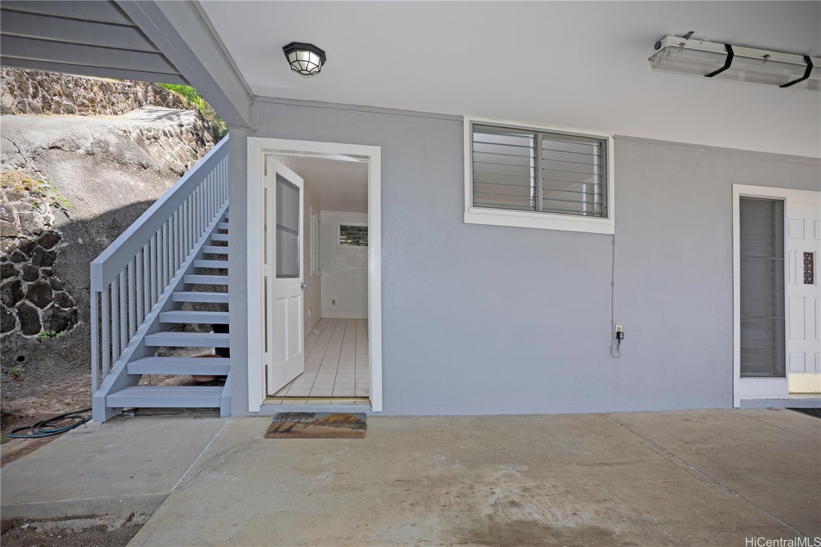 5864 Kalanianaole Highway  Unit B
