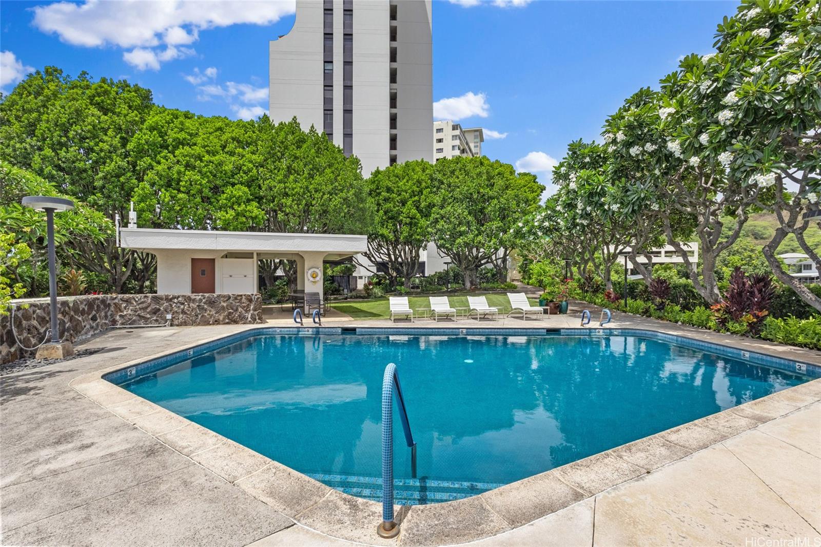 Photo 17 of 21