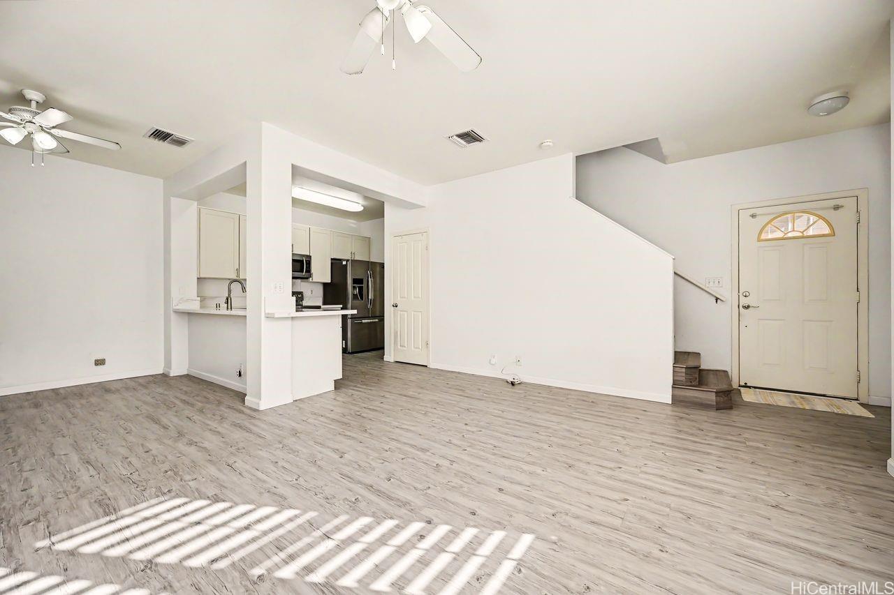 Photo 3 of 18