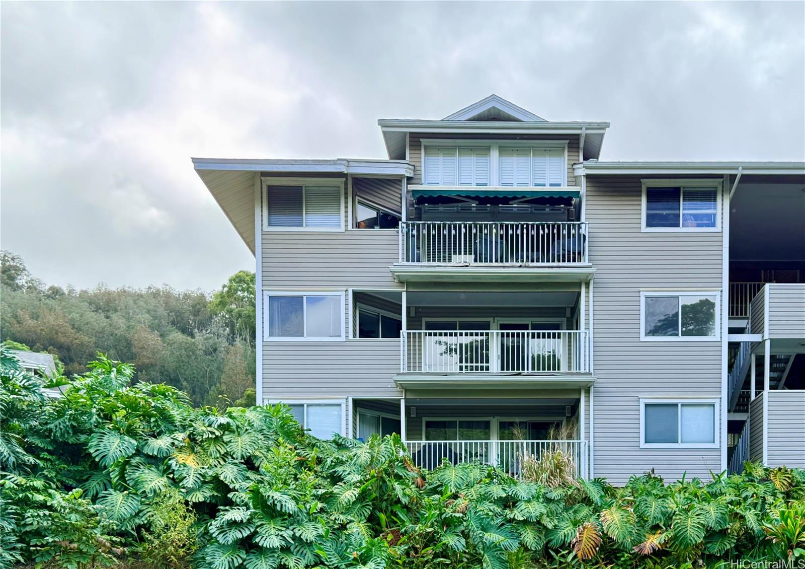 95-270 Waikalani Drive  Unit C204