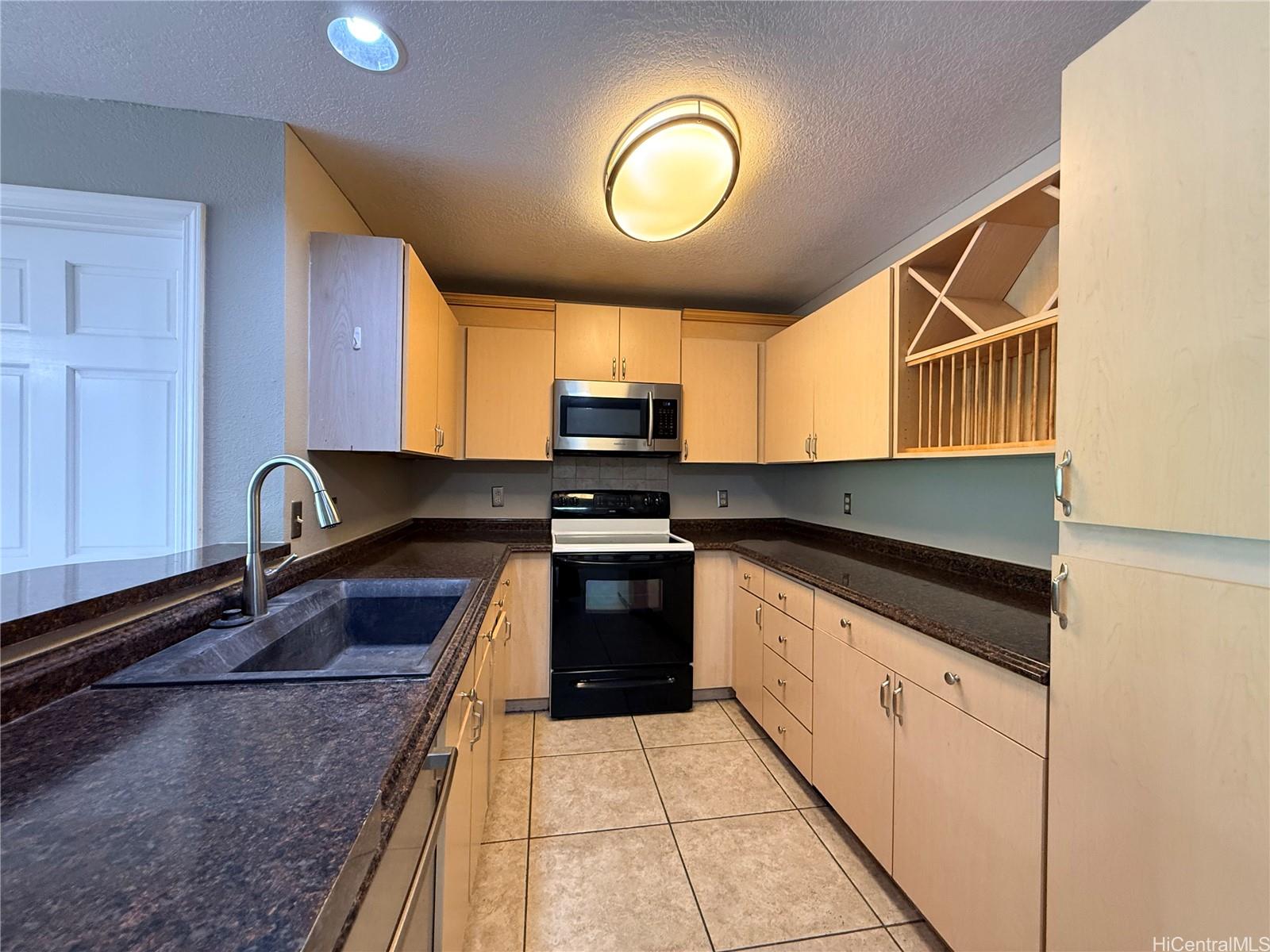 95-270 Waikalani Drive  Unit C204