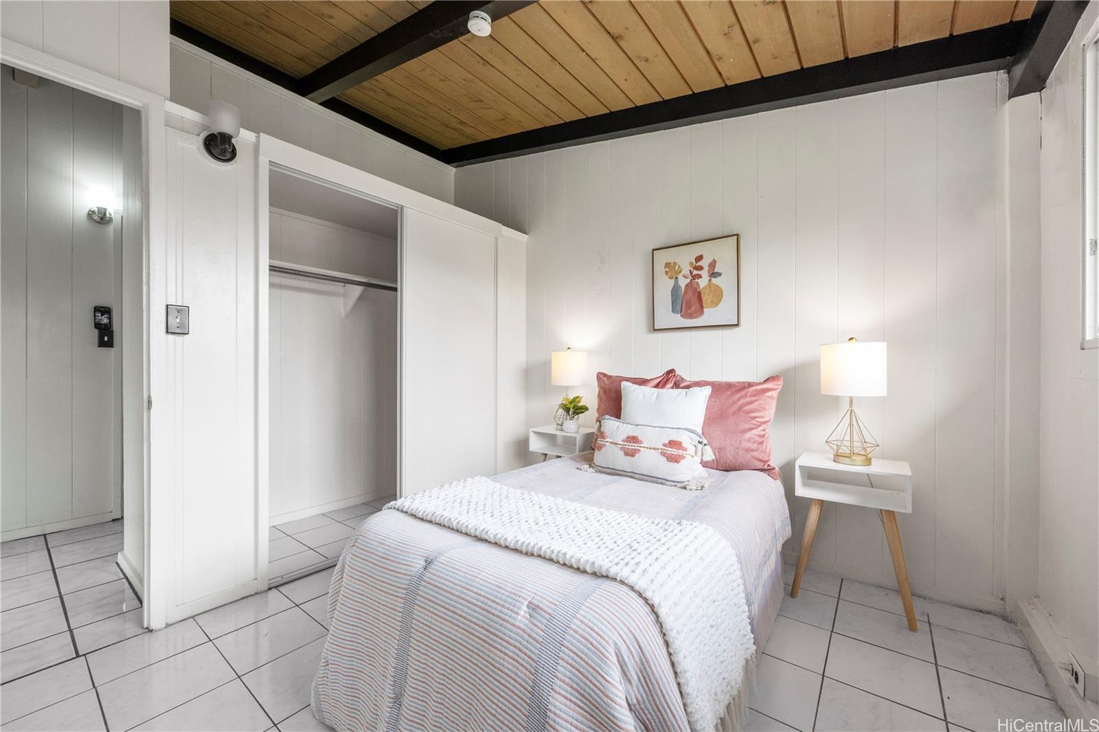 Photo 13 of 25