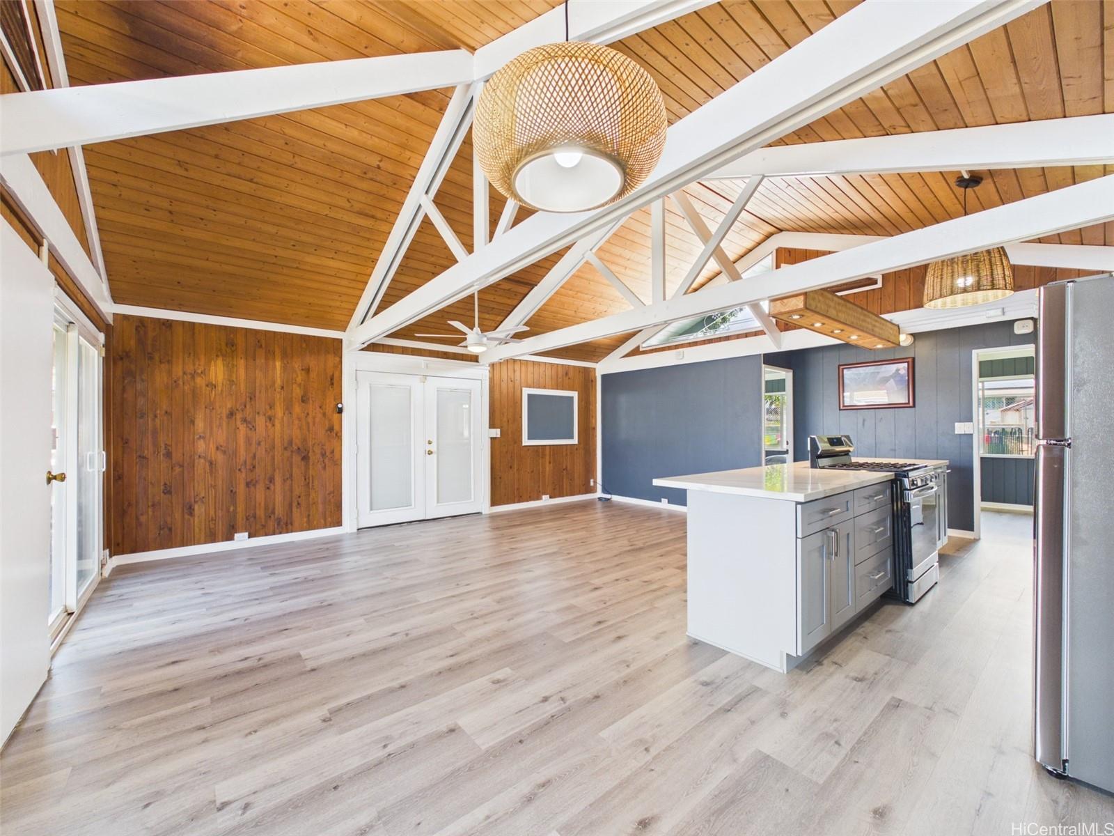 Photo 8 of 25
