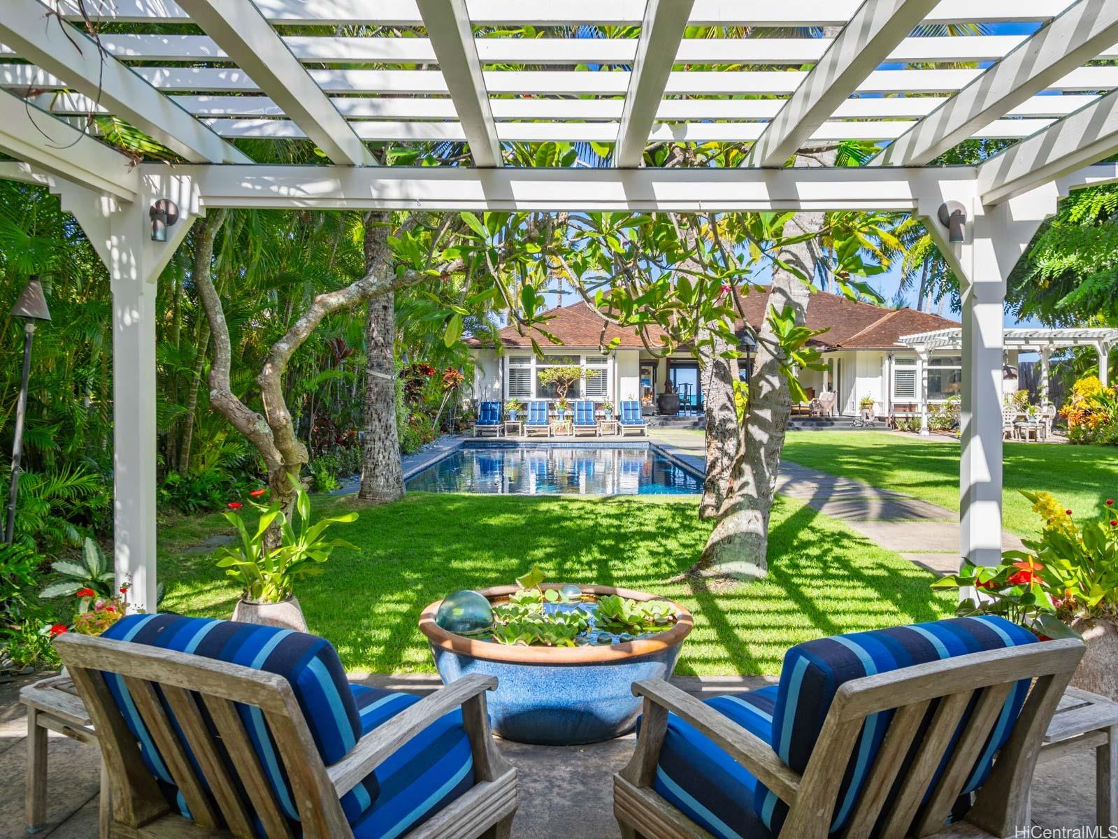 1586 Mokulua Drive