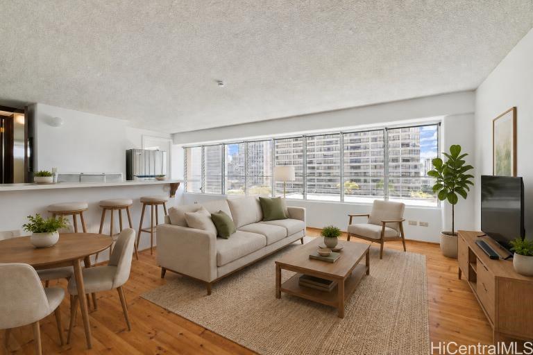 2525 Date Street 906