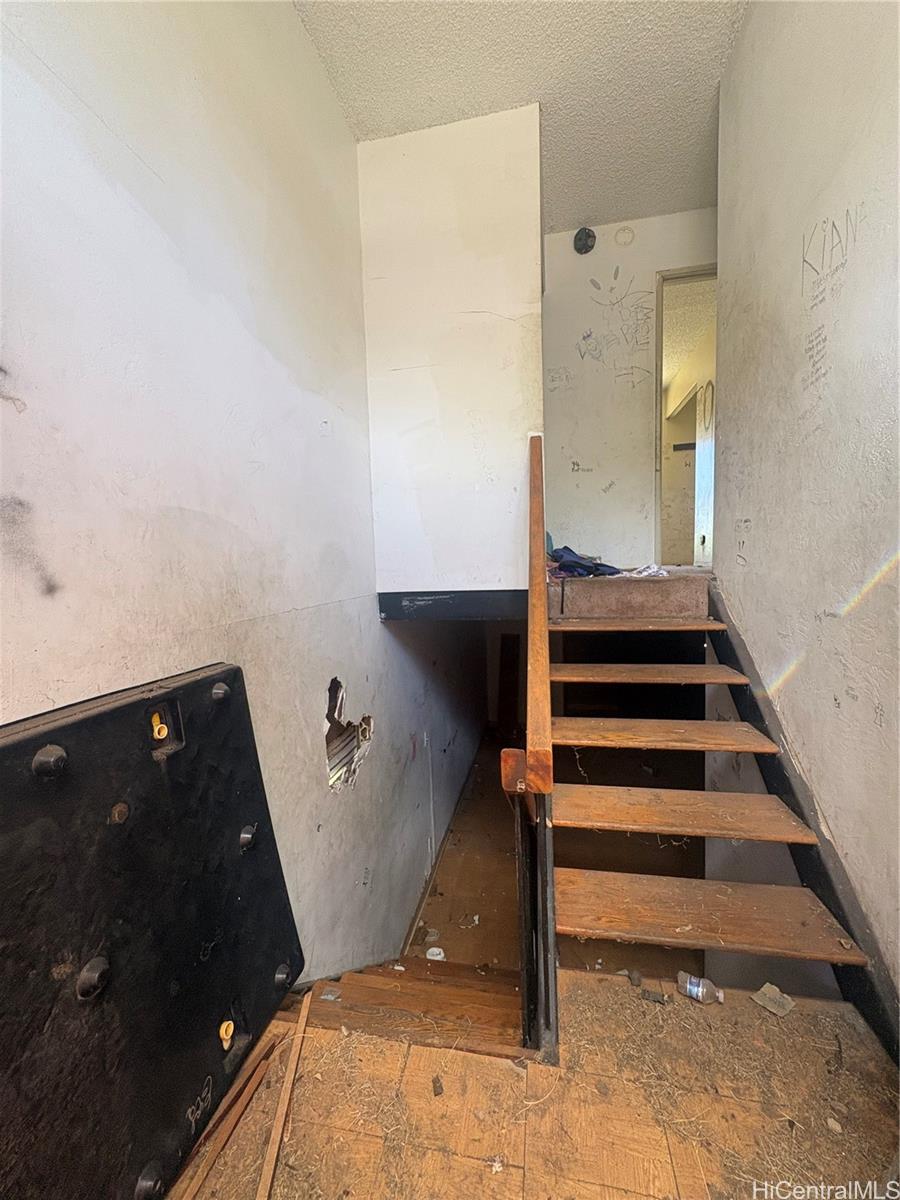 87-213 Helelua Street  Unit 1