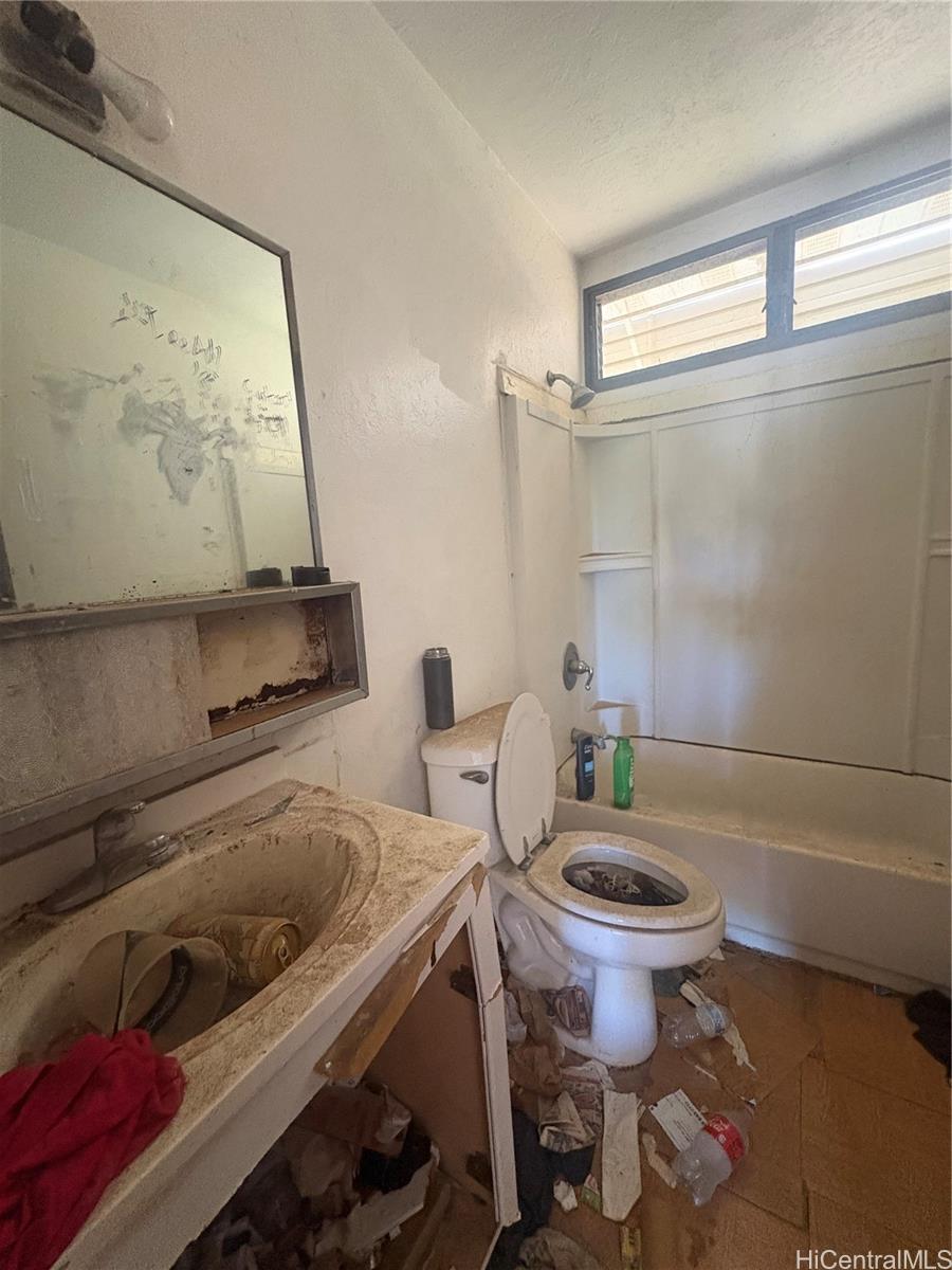 87-213 Helelua Street  Unit 1