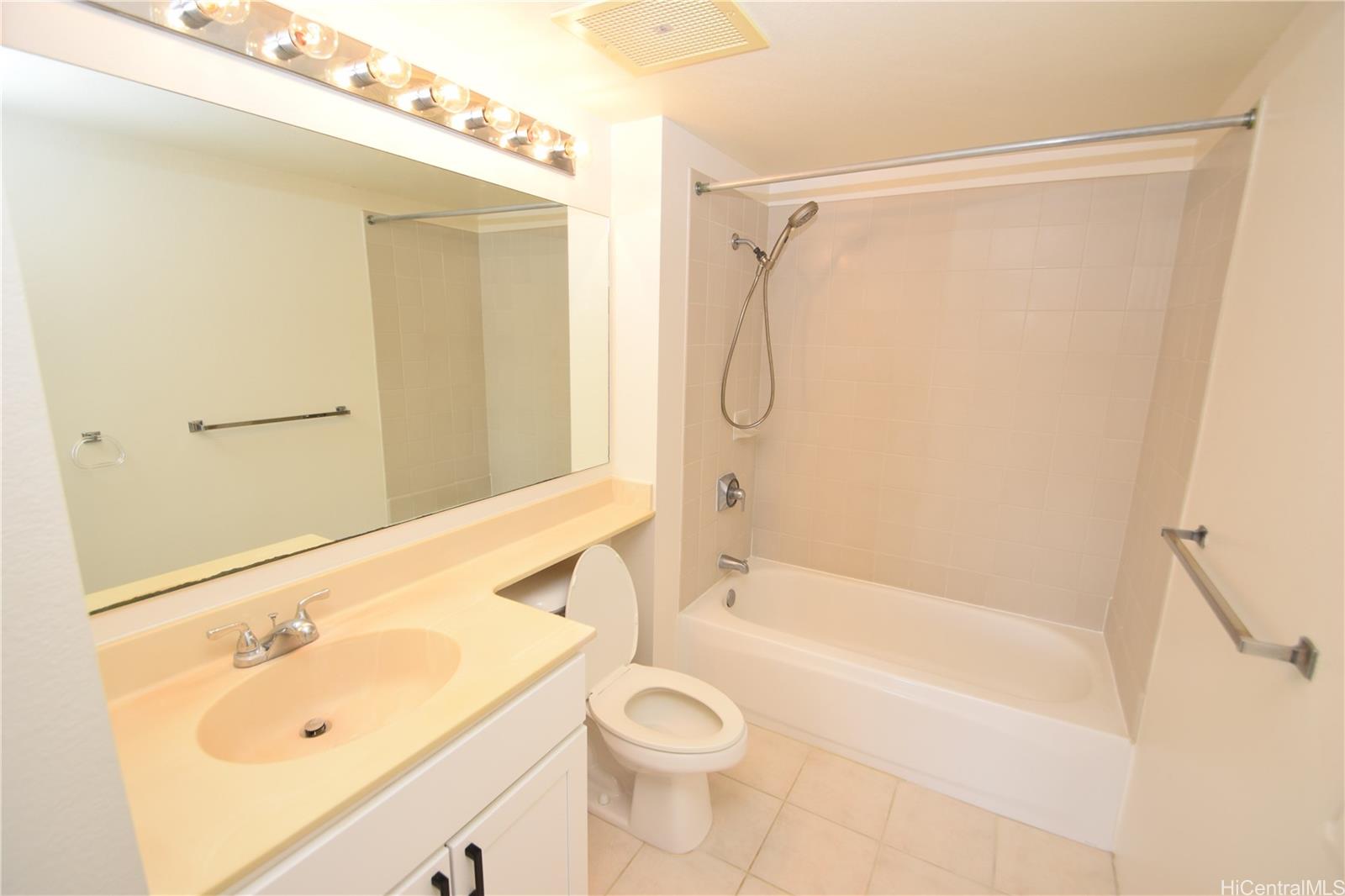 Photo 9 of 20