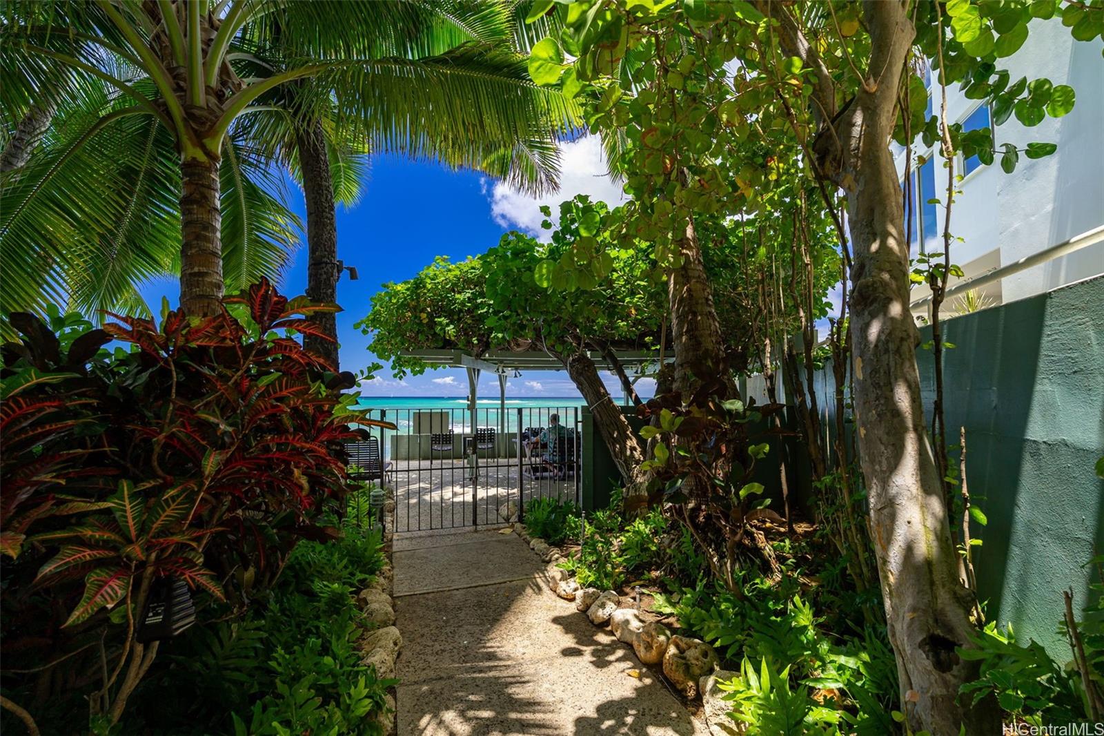 2943 Kalakaua Avenue  Unit 707