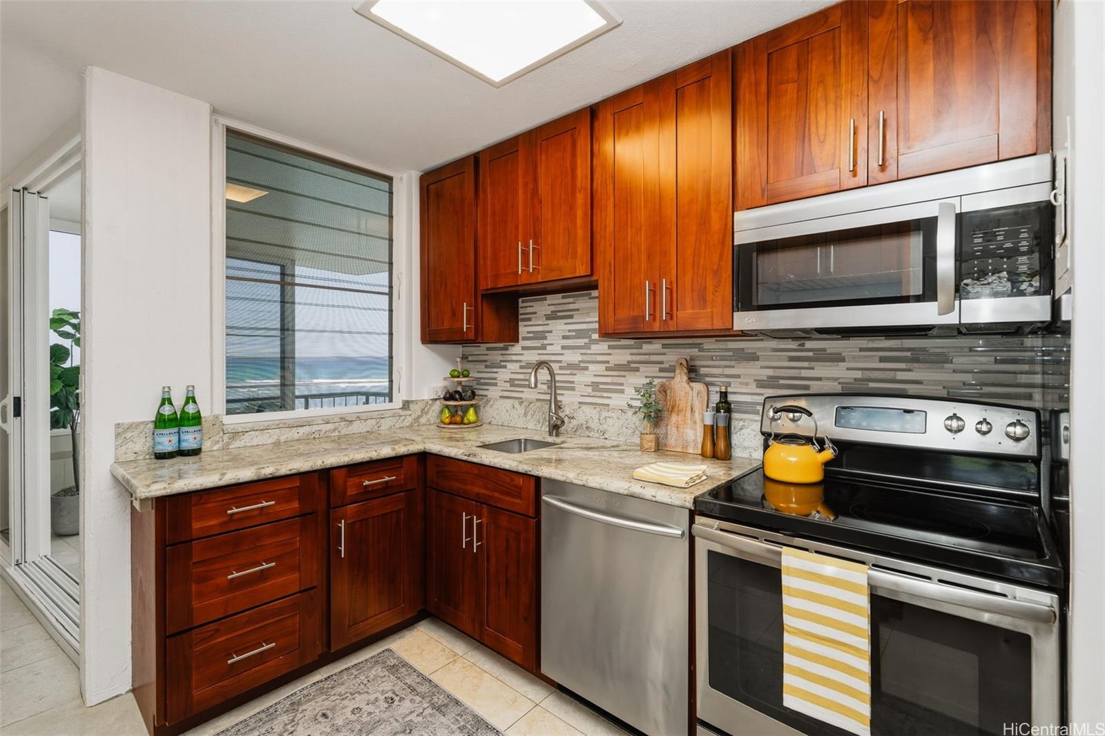 2943 Kalakaua Avenue  Unit 707