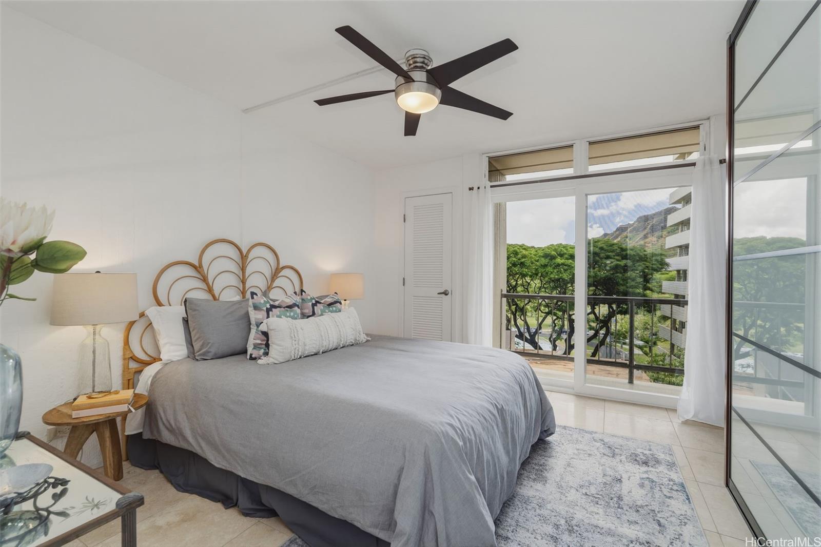 2943 Kalakaua Avenue  Unit 707