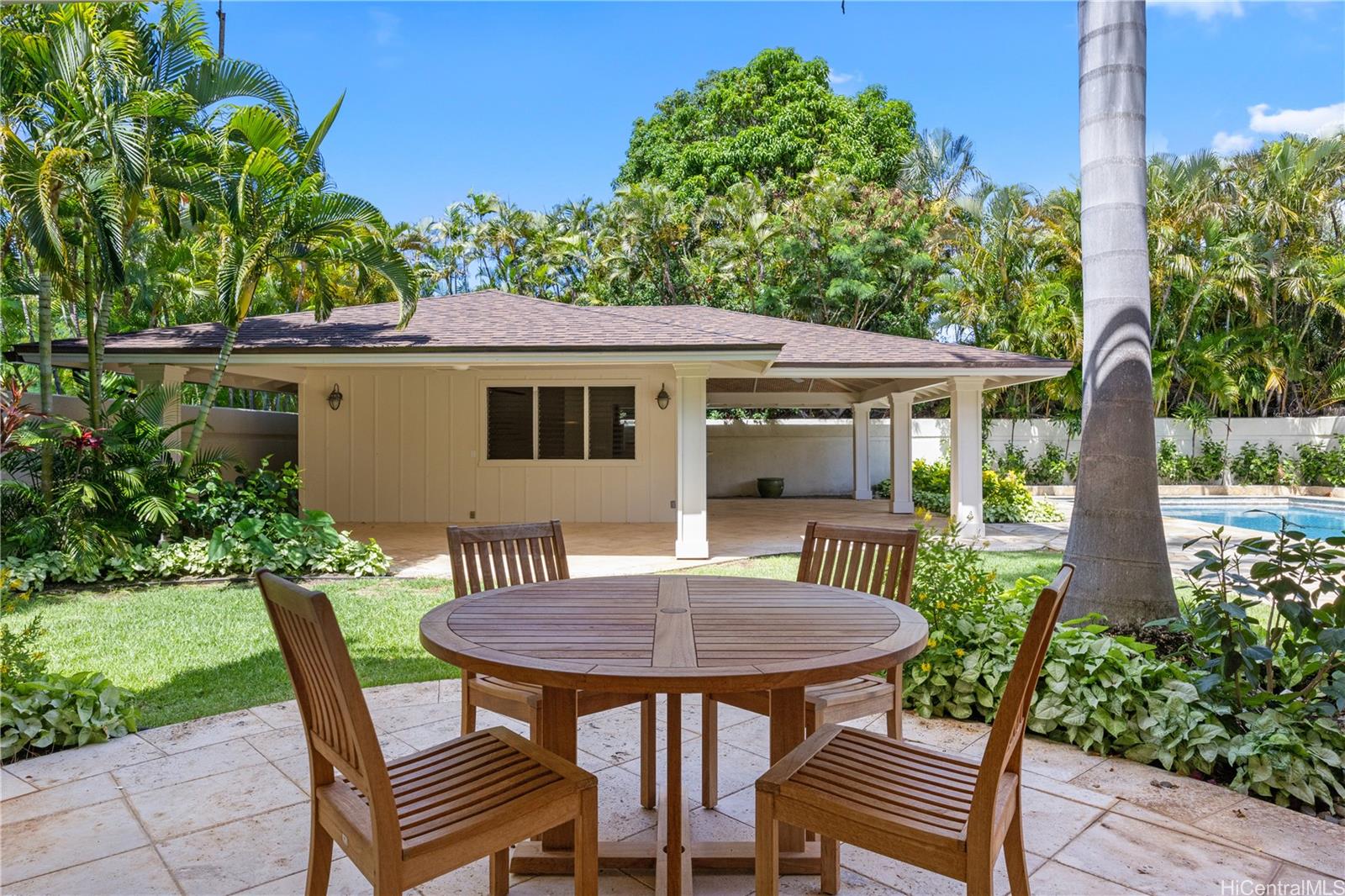 950 Kealaolu Avenue