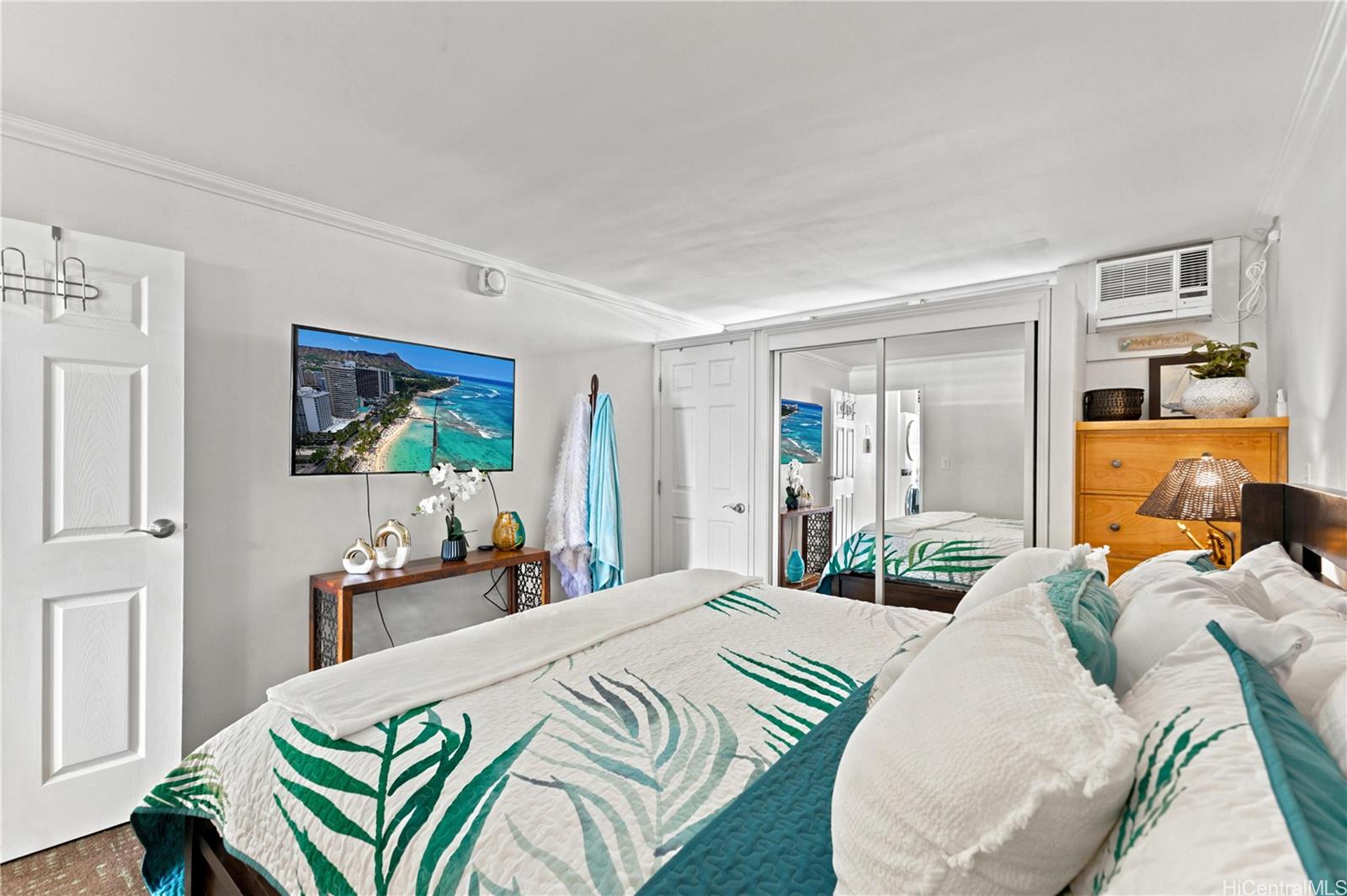 2611 Ala Wai Boulevard  Unit 706