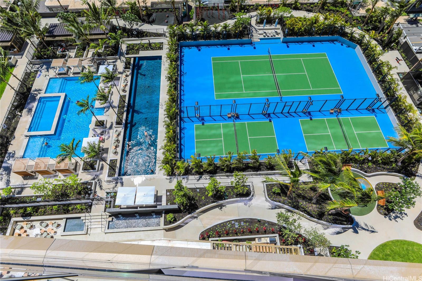 Photo 18 of 25