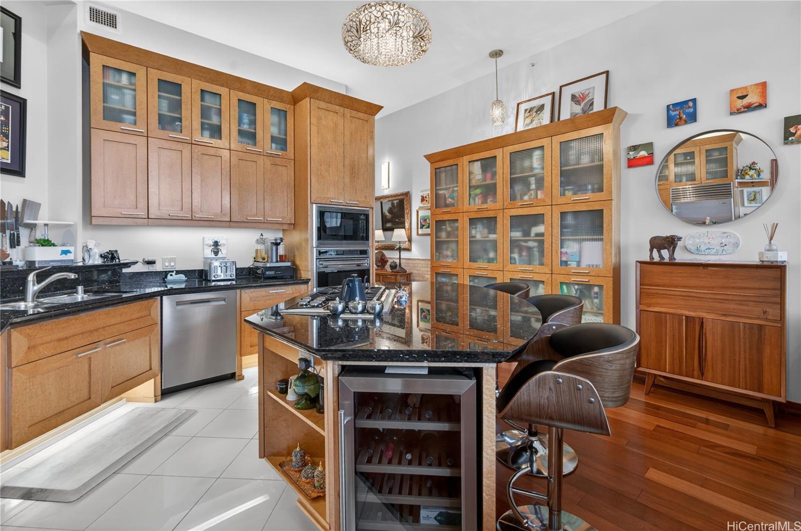 427 Launiu Street  Unit 501