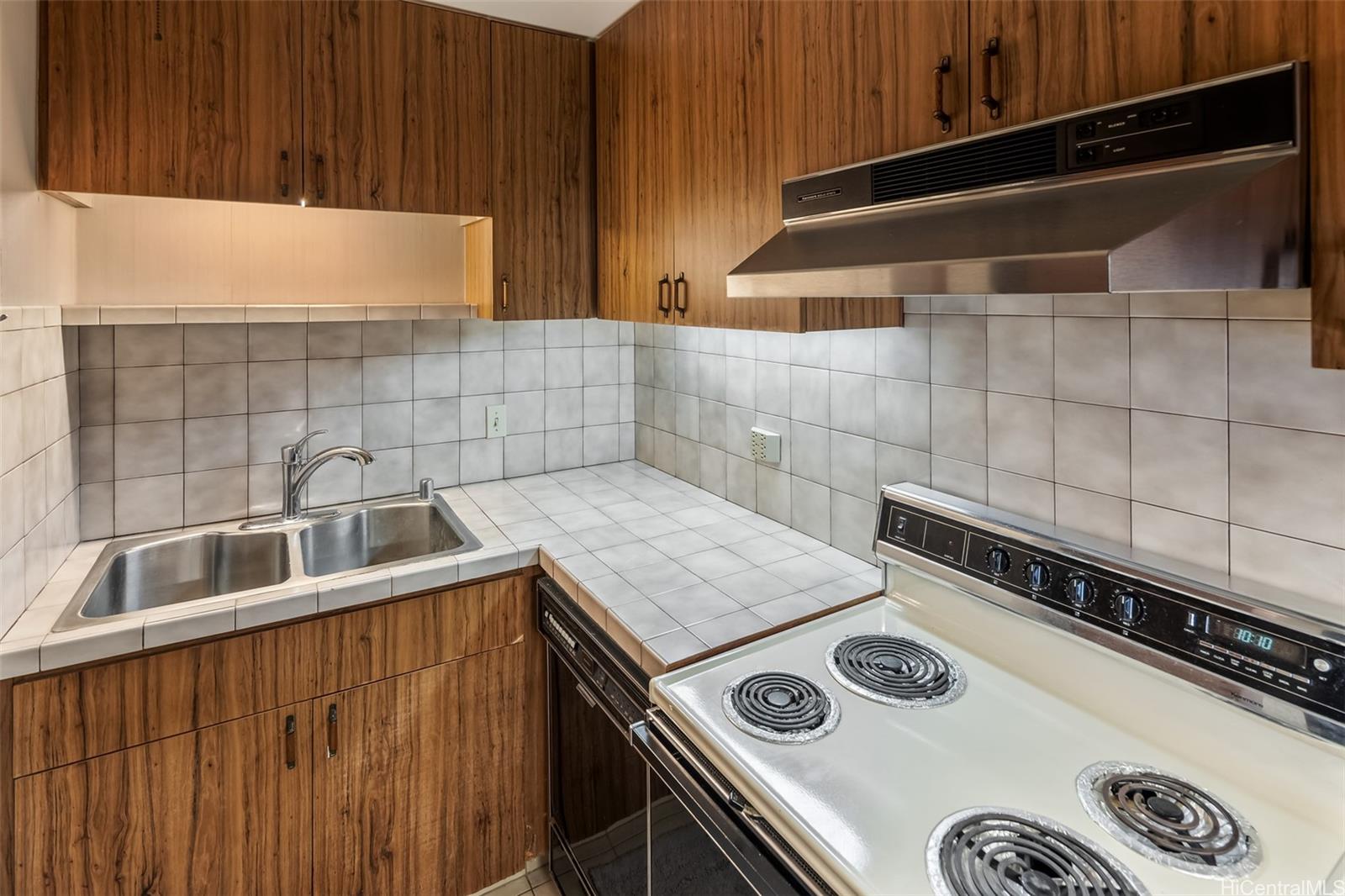 521 Hahaione Street  Unit 2-18K