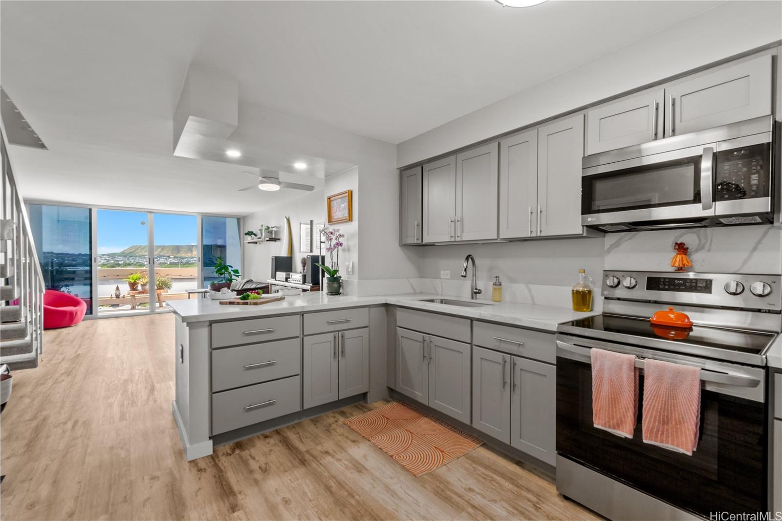 500 University Avenue  Unit 928
