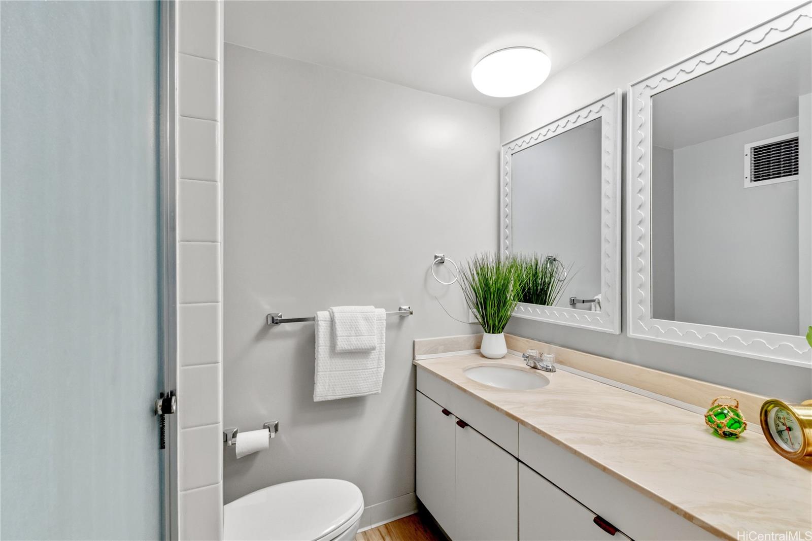 500 University Avenue  Unit 928