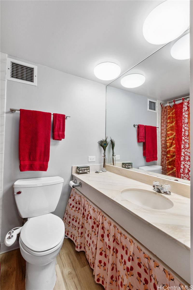 500 University Avenue  Unit 928