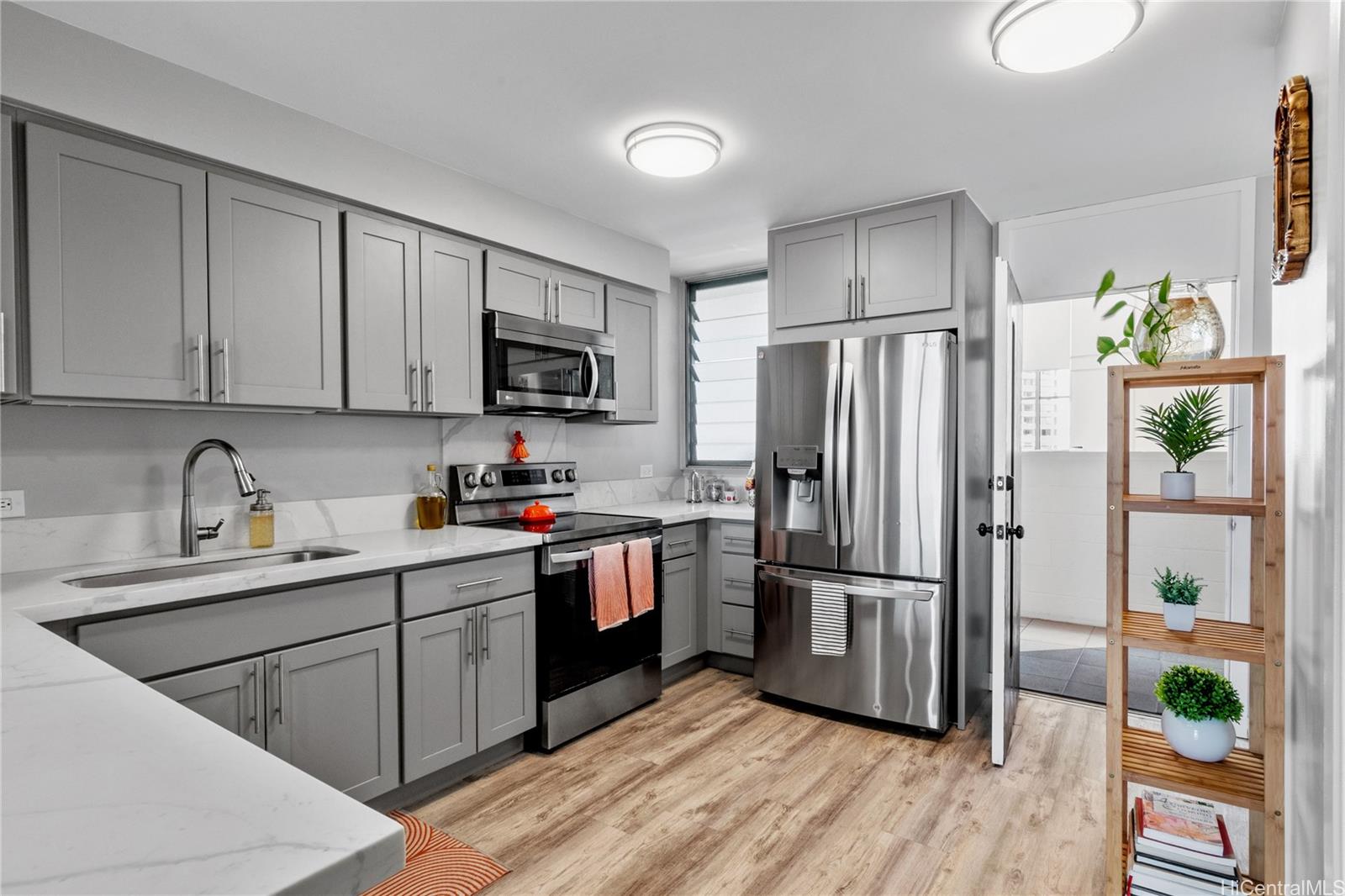 500 University Avenue  Unit 928