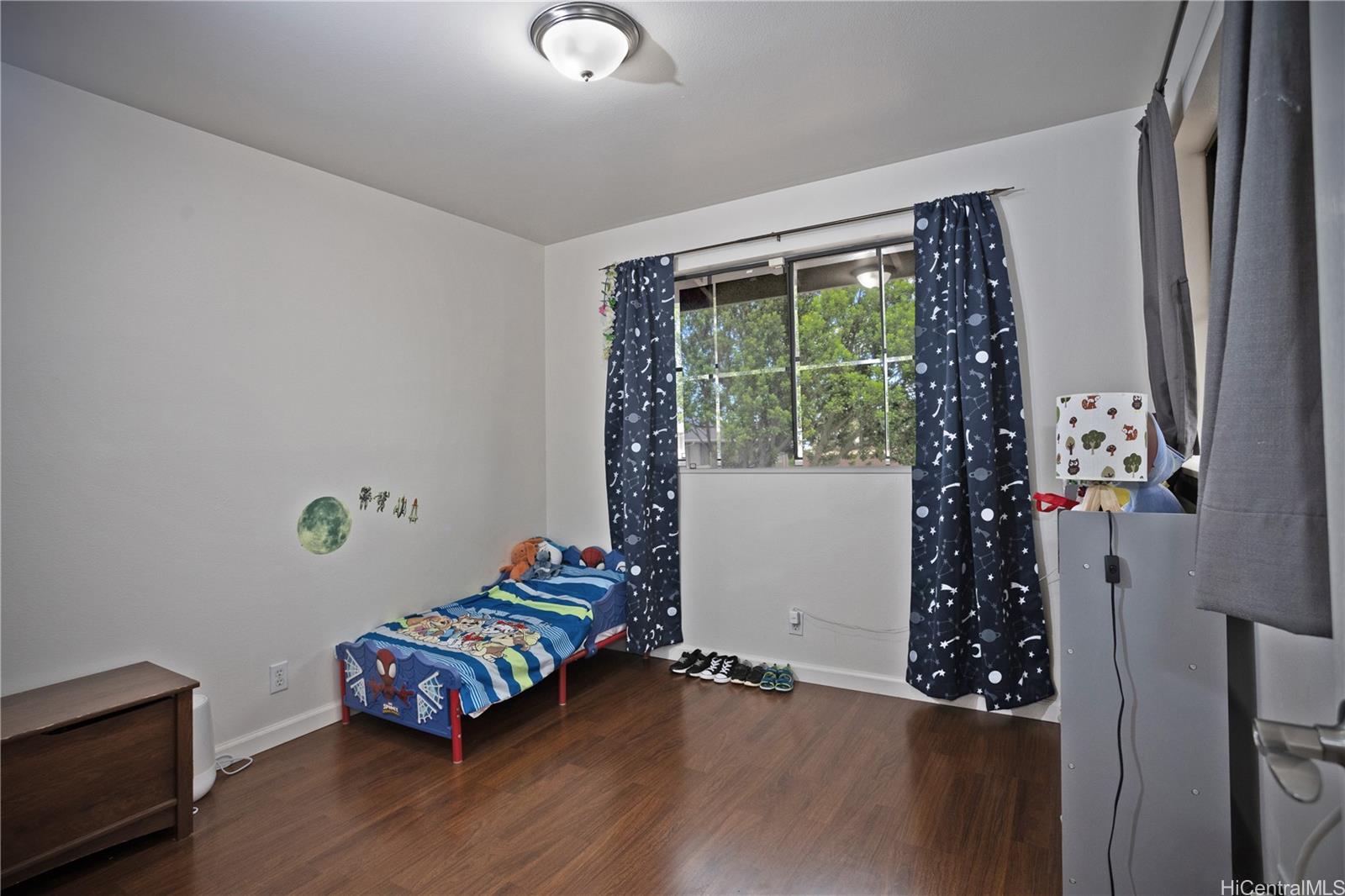 Photo 11 of 23