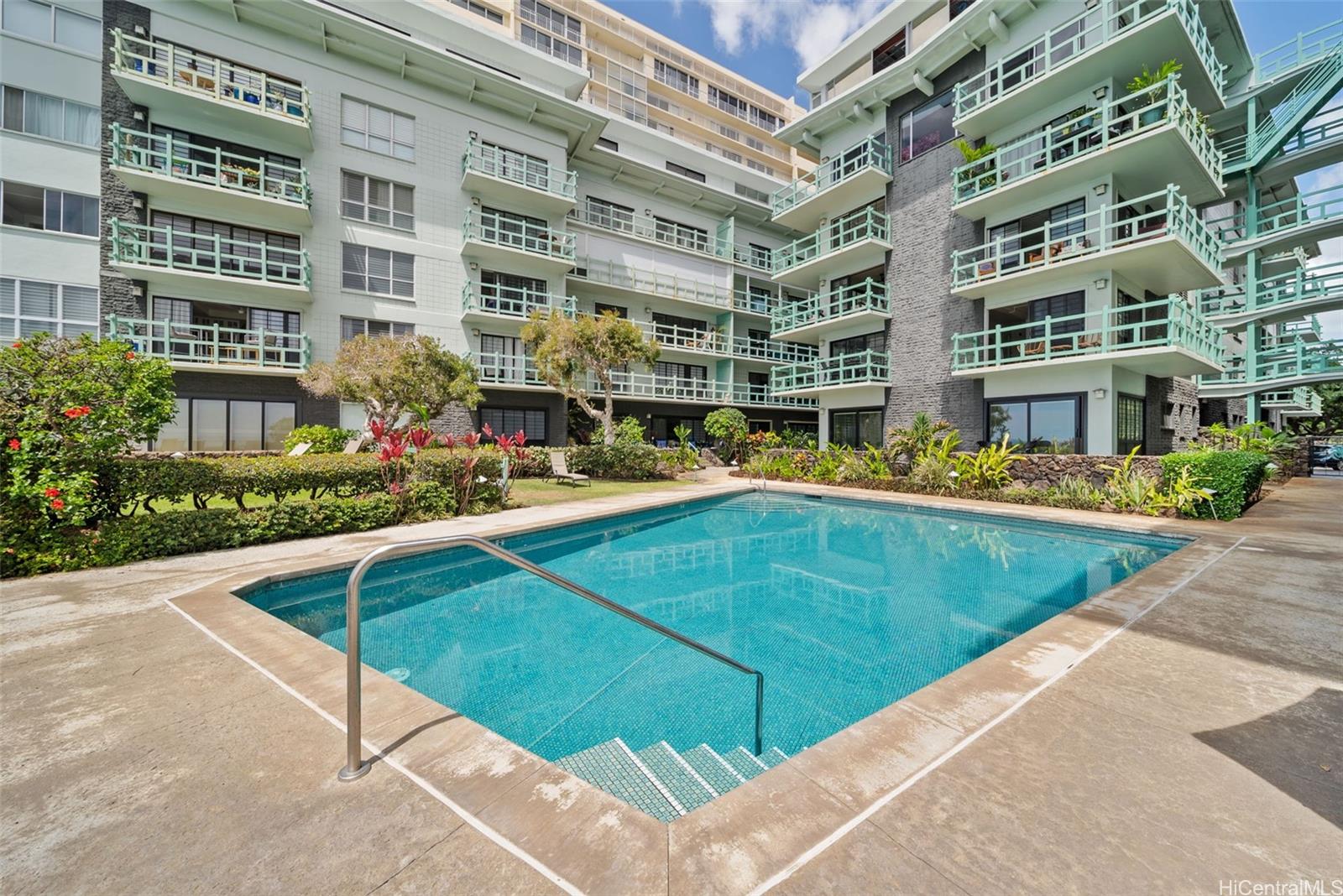 2957 Kalakaua Avenue  Unit 415