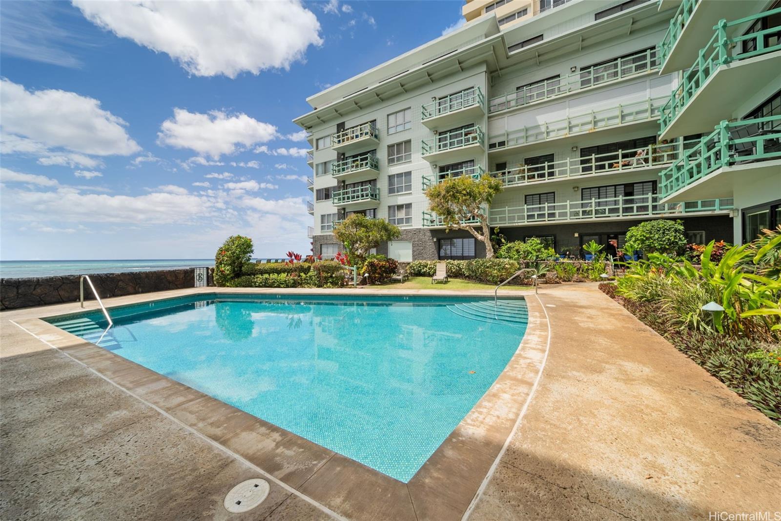 2957 Kalakaua Avenue  Unit 415