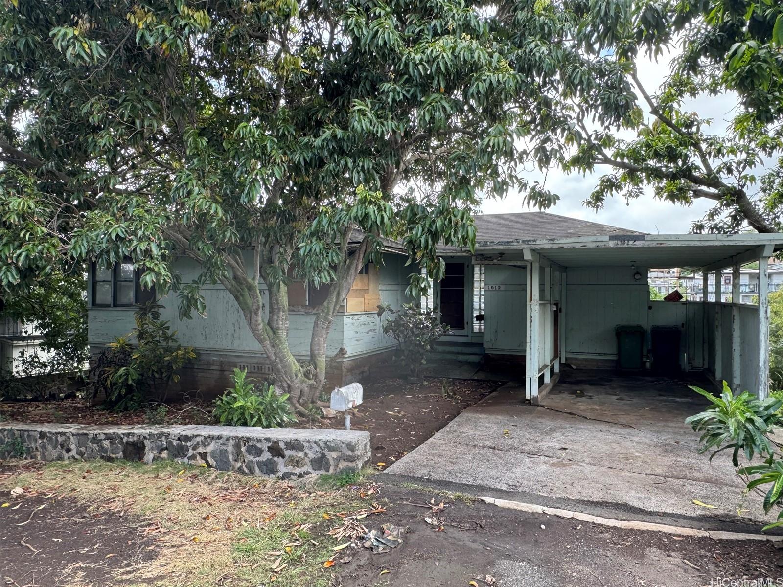 1912 Aupuni Street