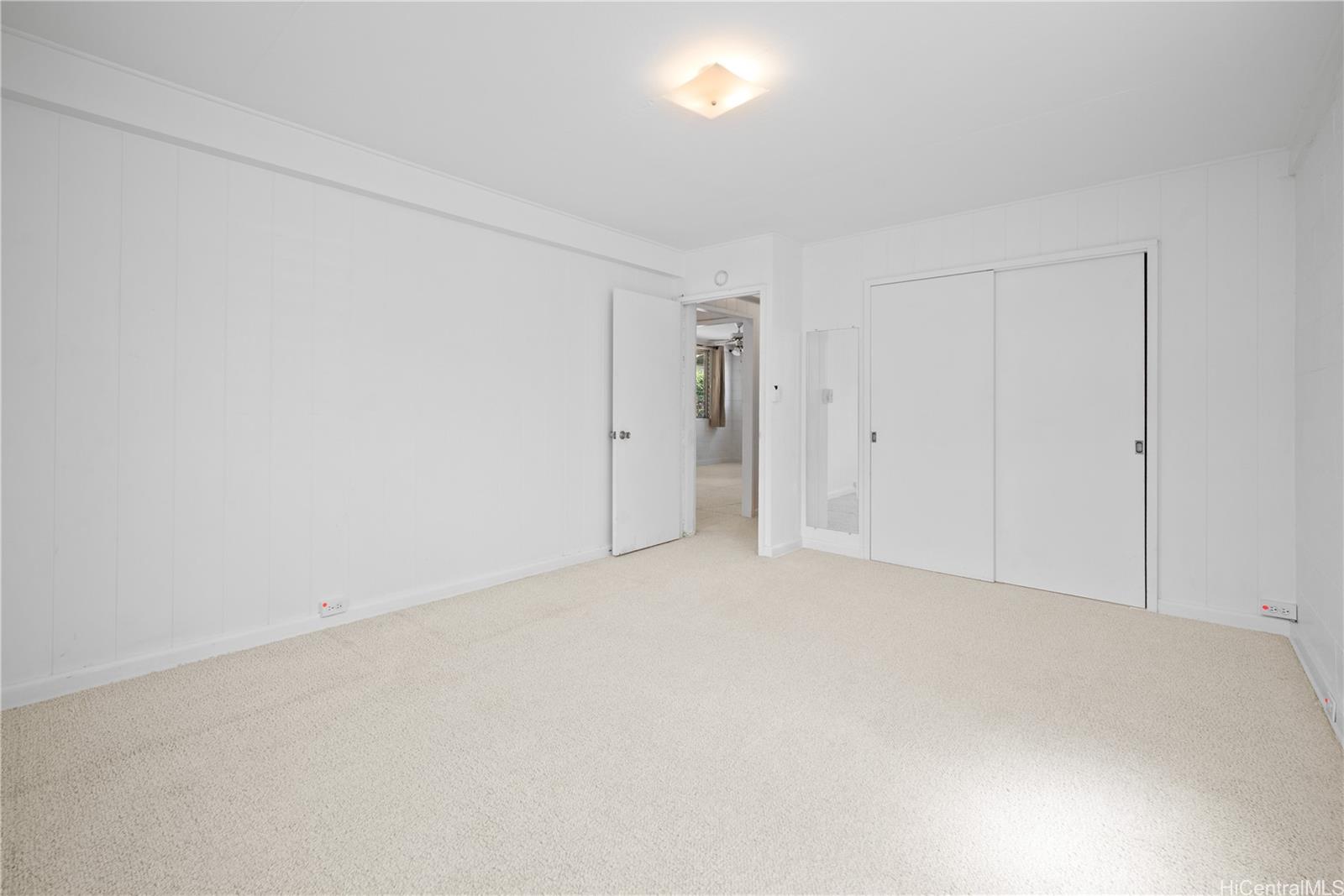 Photo 18 of 25